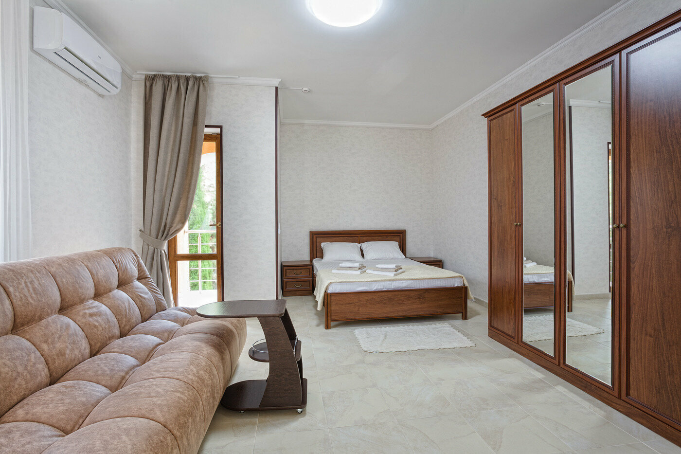 Люкс с кроватью размера «king-size» и балконом