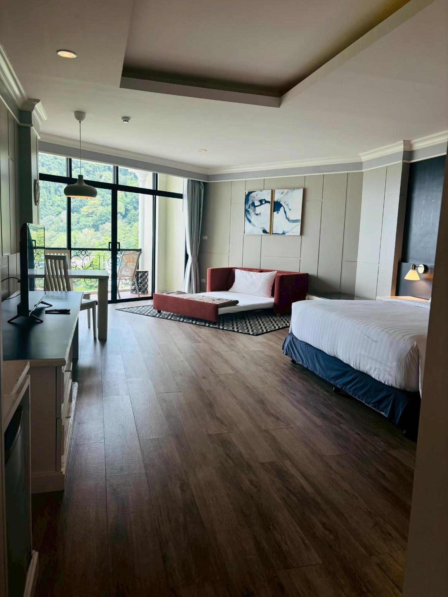 Deluxe Triple Room with Sea View