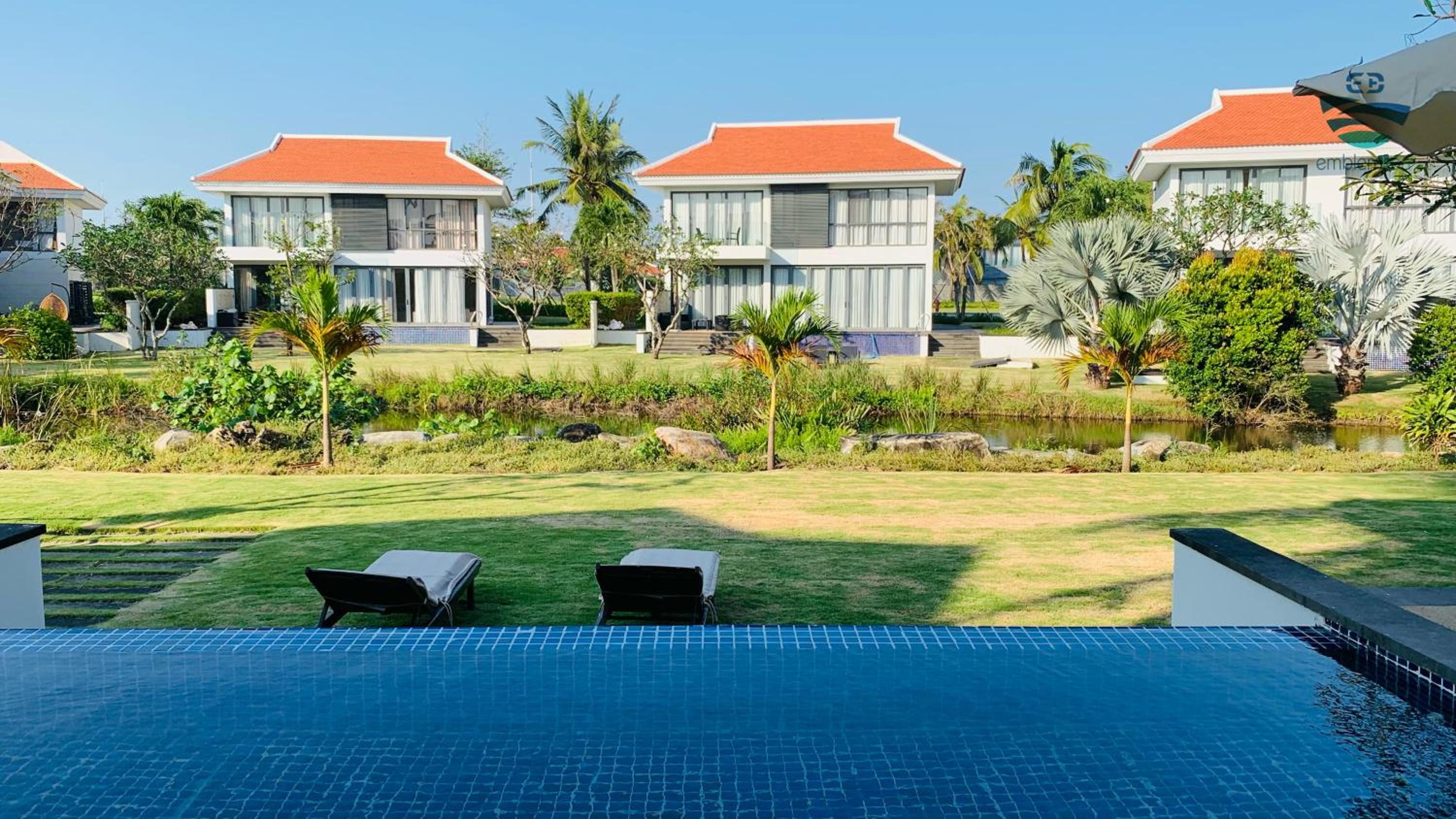 Villa with Garden View