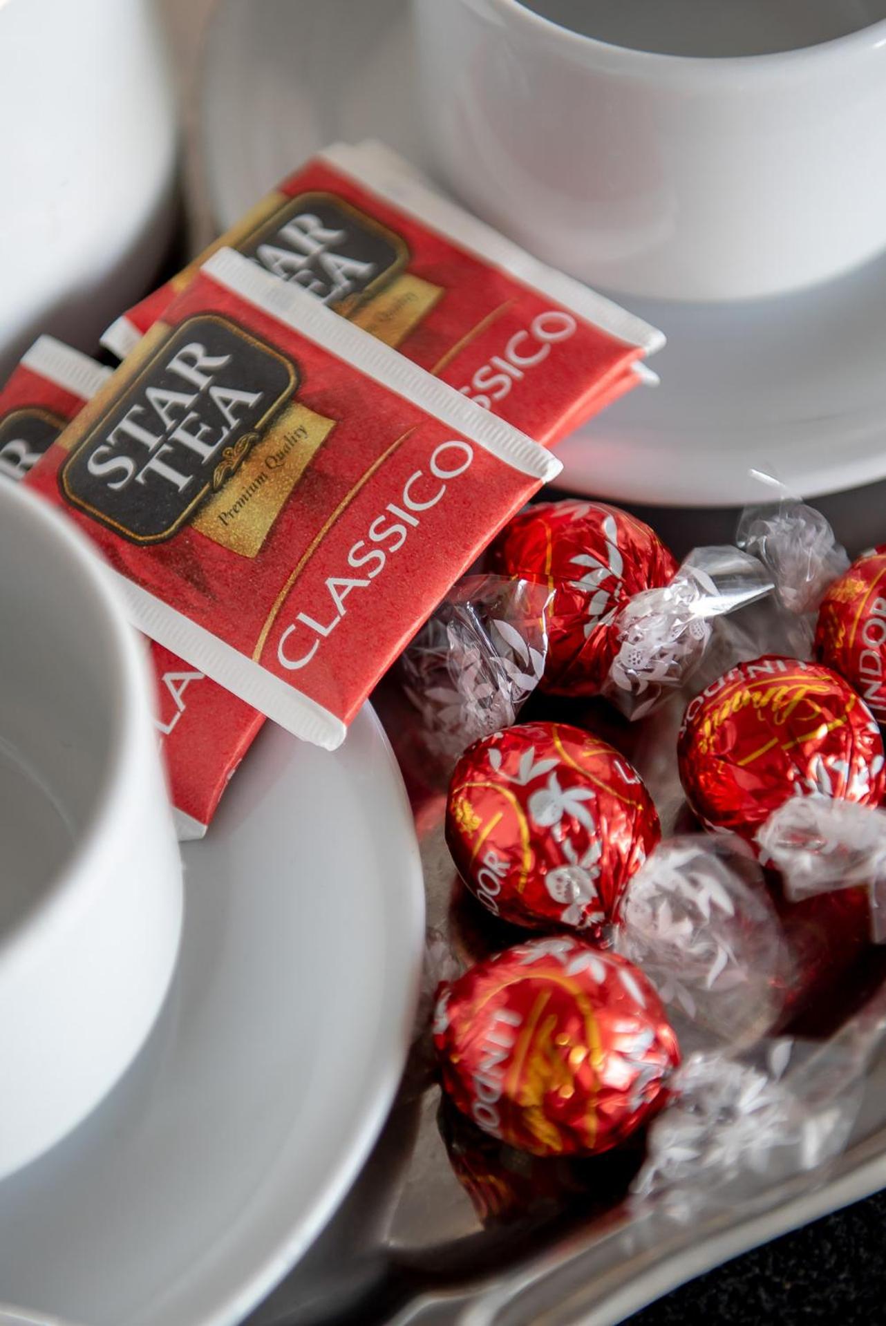  One Bedroom Apartment with Lateral Sea View