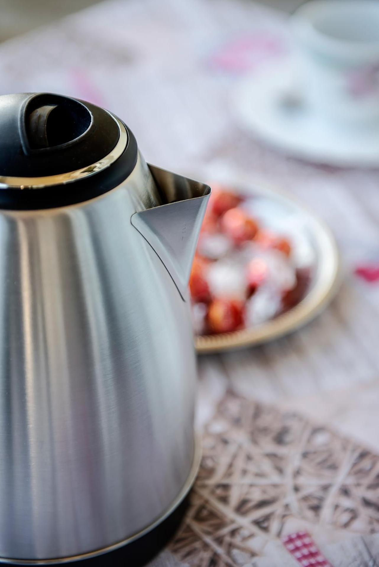  One Bedroom Apartment with Lateral Sea View