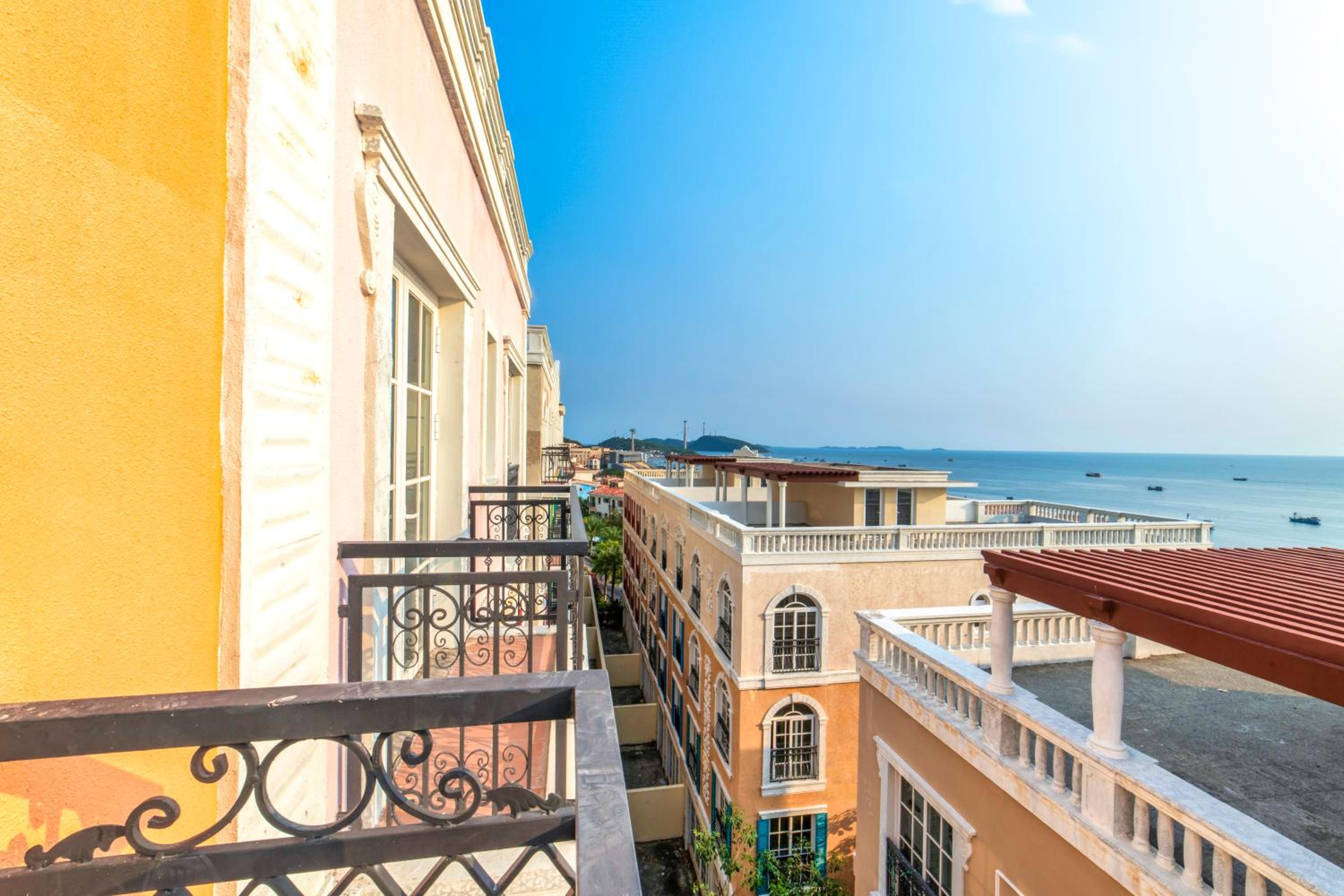 Family Room with Sea View
