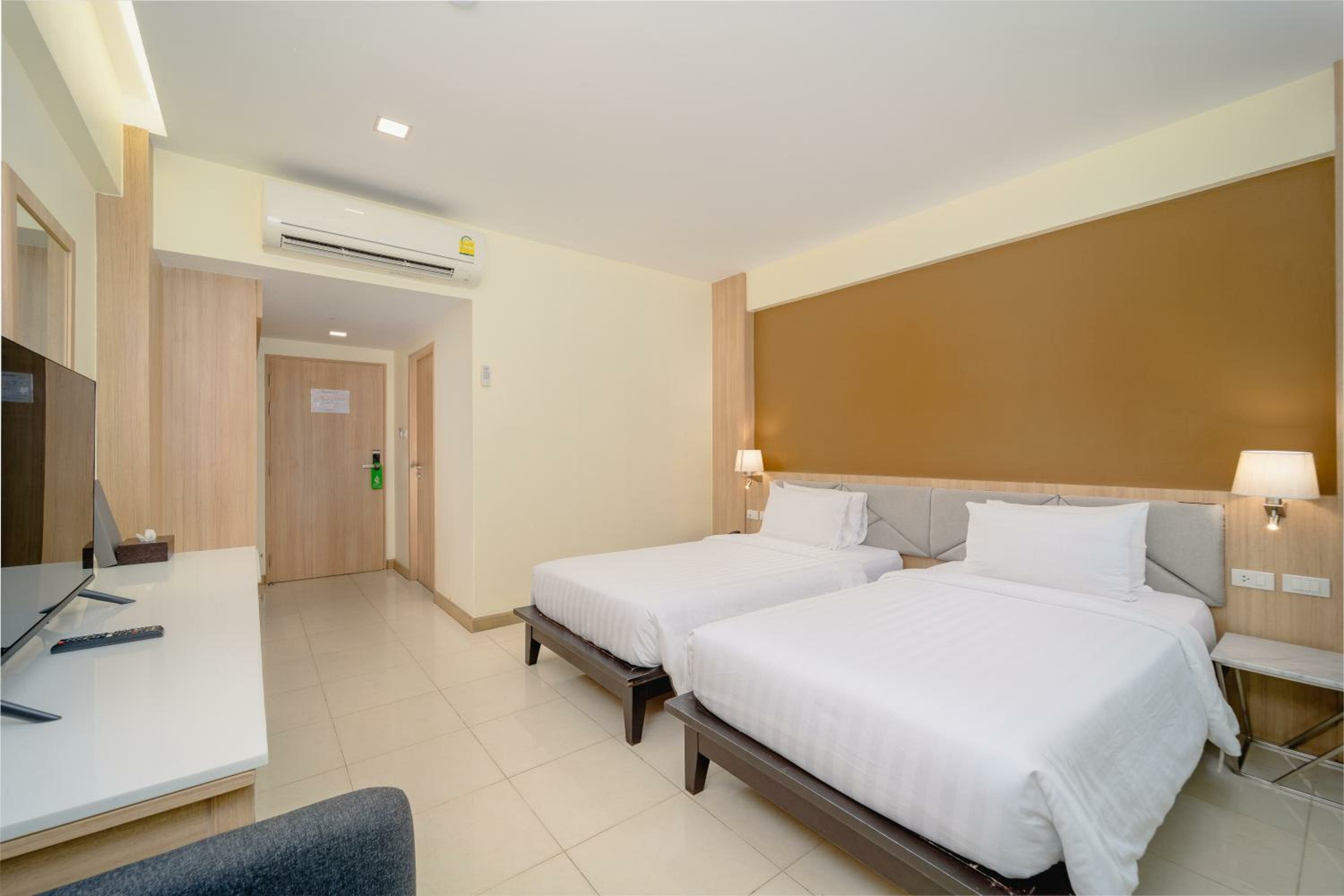 Deluxe Double or Twin Room with Pool Access