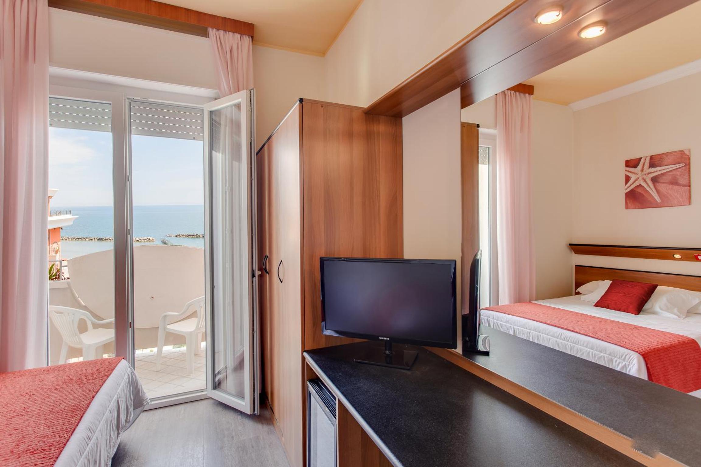 Double or Twin Room with Sea View