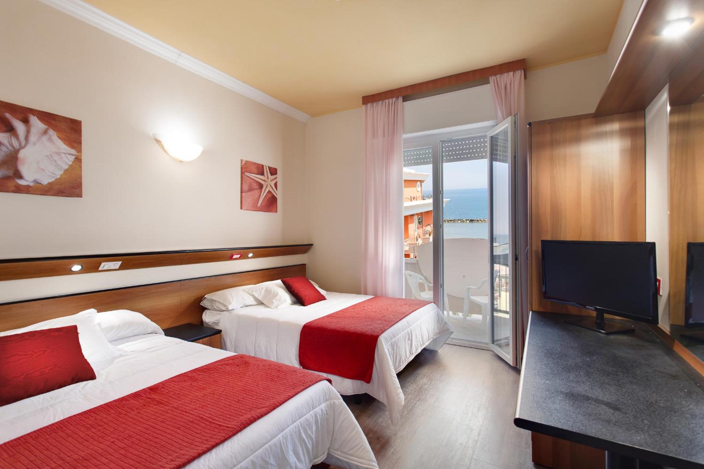Double or Twin Room with Sea View