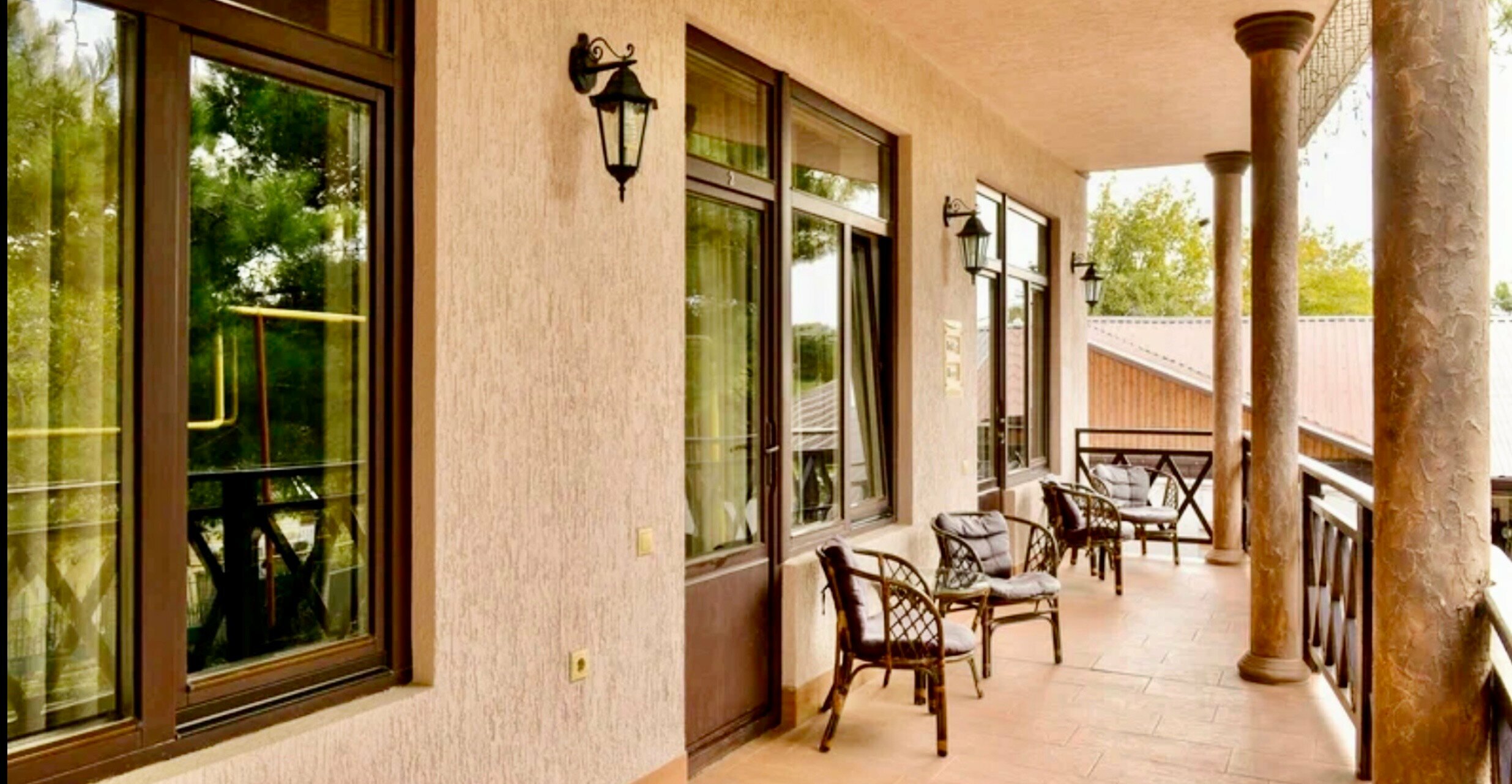 Трехместный номер с балконом