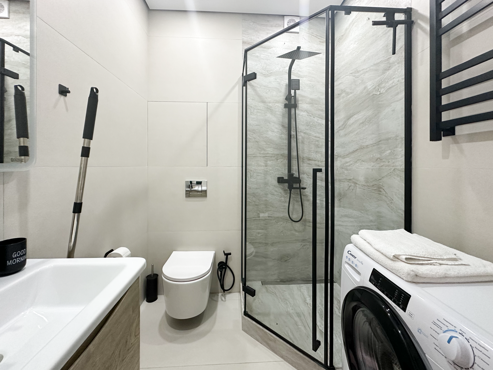 Дизайнерская студия  LS - LUX- BEAUTIFUL DAYS прекрасные дни в Алуште - вид на горы и море с 15 этажа