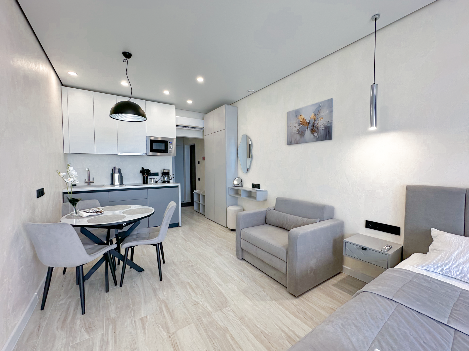 Дизайнерская студия  LS-LUX-SUNSHINE в Алуште - вид на море с 15 этажа