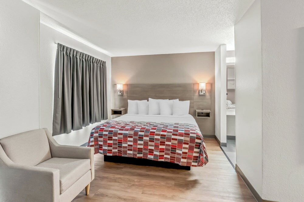 Deluxe Room, 1 King Bed, Non Smoking, Kitchenette