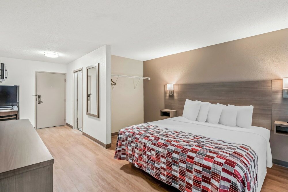 Suite, 1 King Bed, Non Smoking, Kitchenette