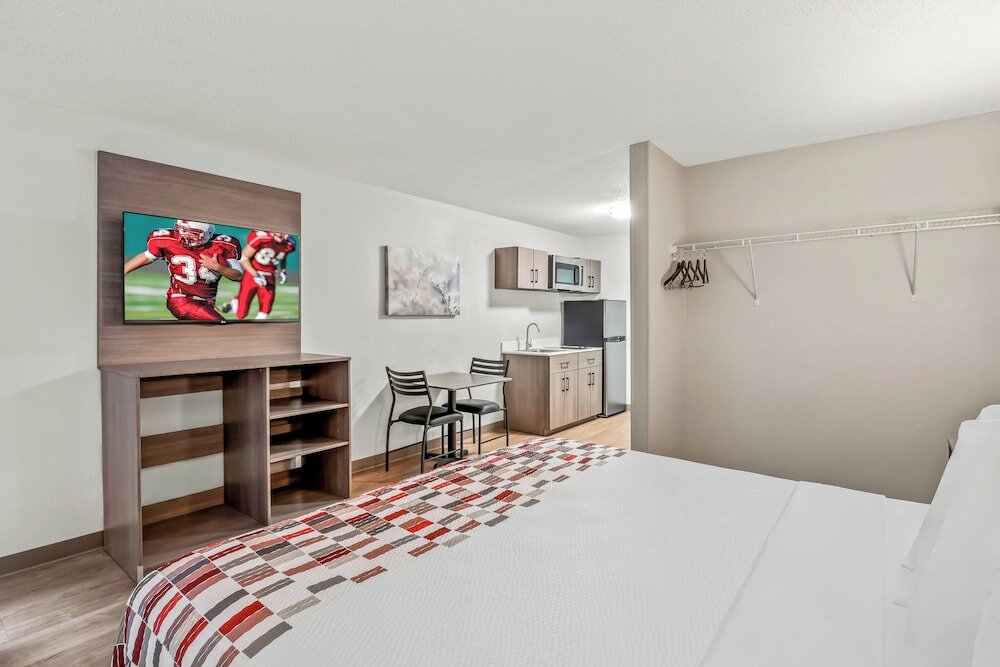 Suite, 1 King Bed, Non Smoking, Kitchenette