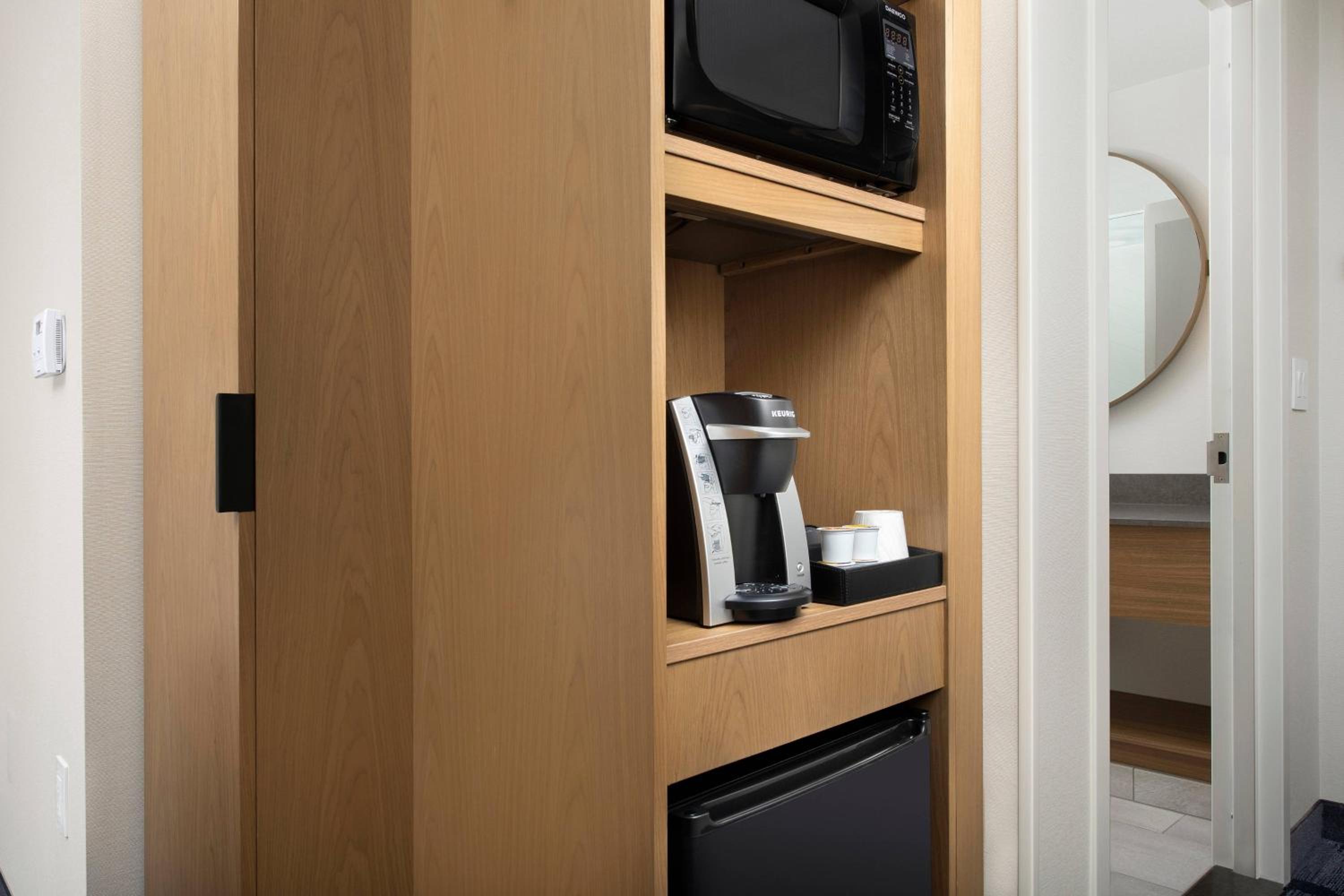 Queen Room with Two Queen Beds - Hearing Accessible