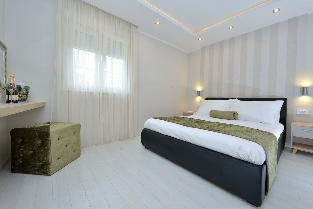 Superior Apartment, Balcony, Garden View