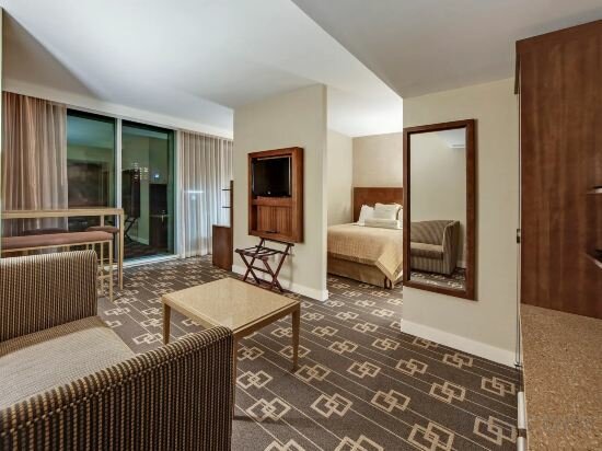 One Bedroom Queen Suite