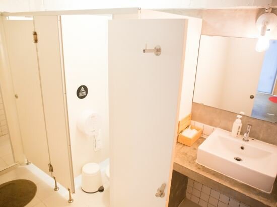 Bed In 4 Deluxe Capsule Mixed Dormitory (Mixed Gender) With Bathroom