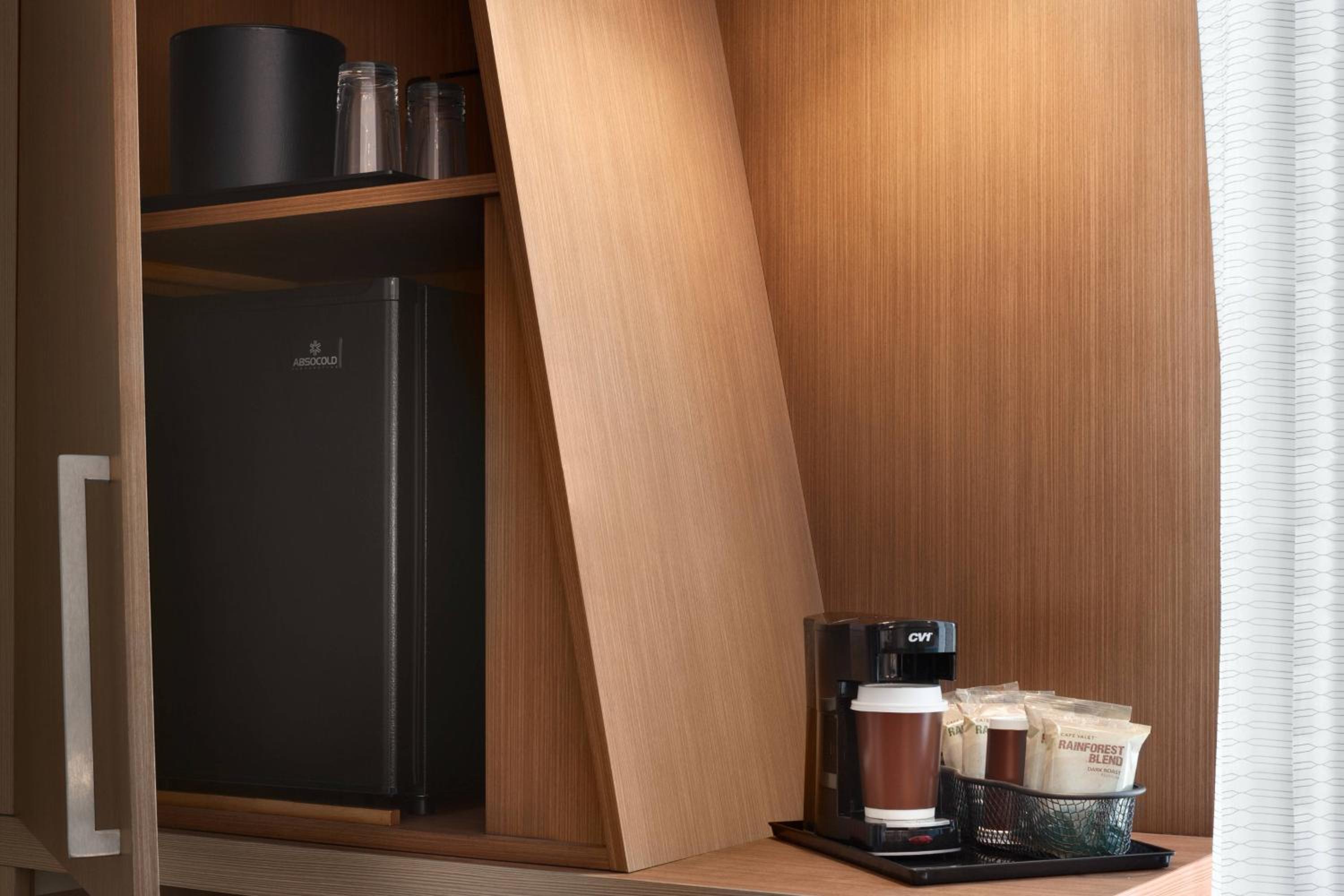 Deluxe King Room with Sofa Bed - Hearing Accessible