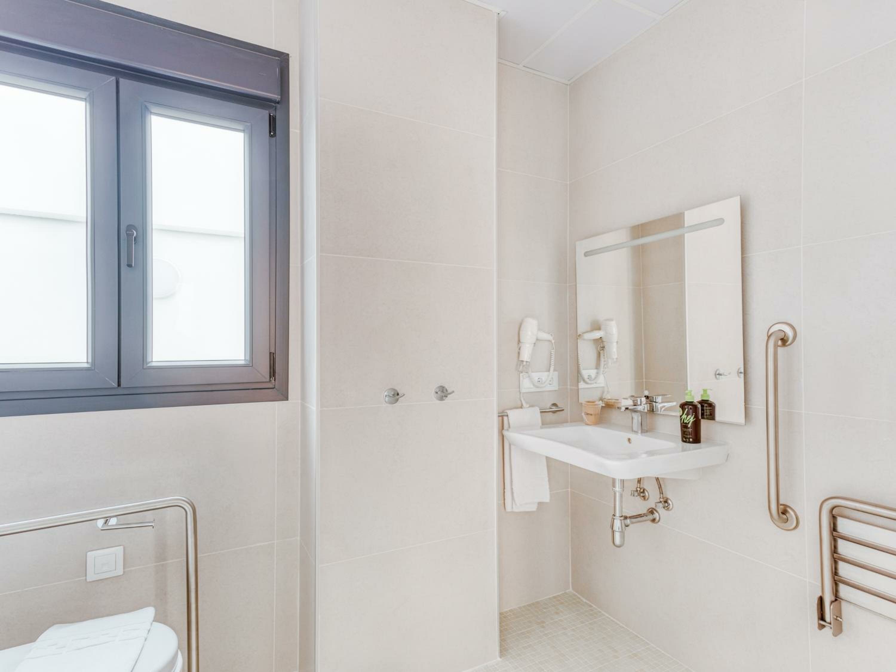 One-Bedroom Apartment with terrace - disability access