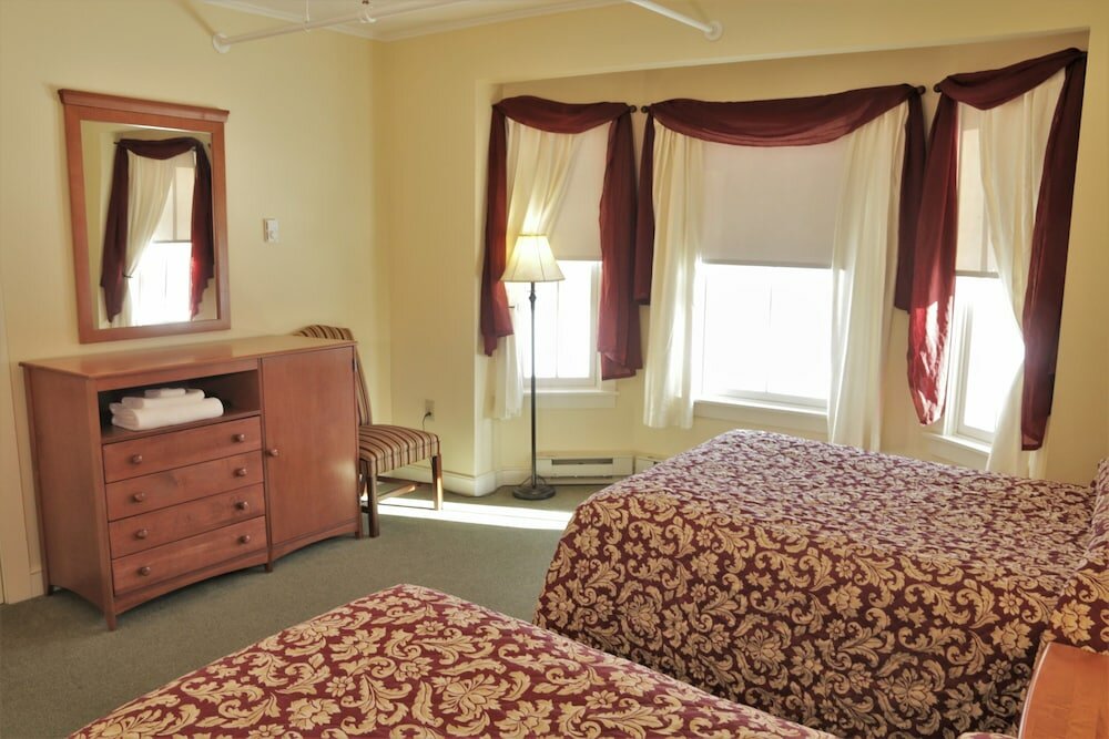 Traditional Room, 2 Twin Beds, Lake View Non A/C