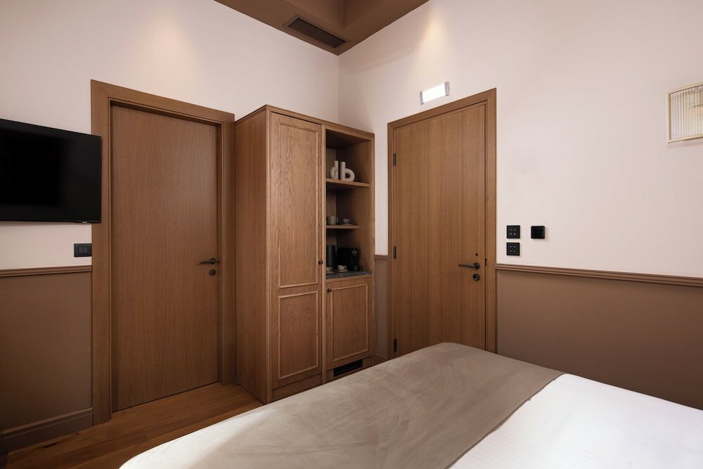 Deluxe Double Room with Partial Sea View