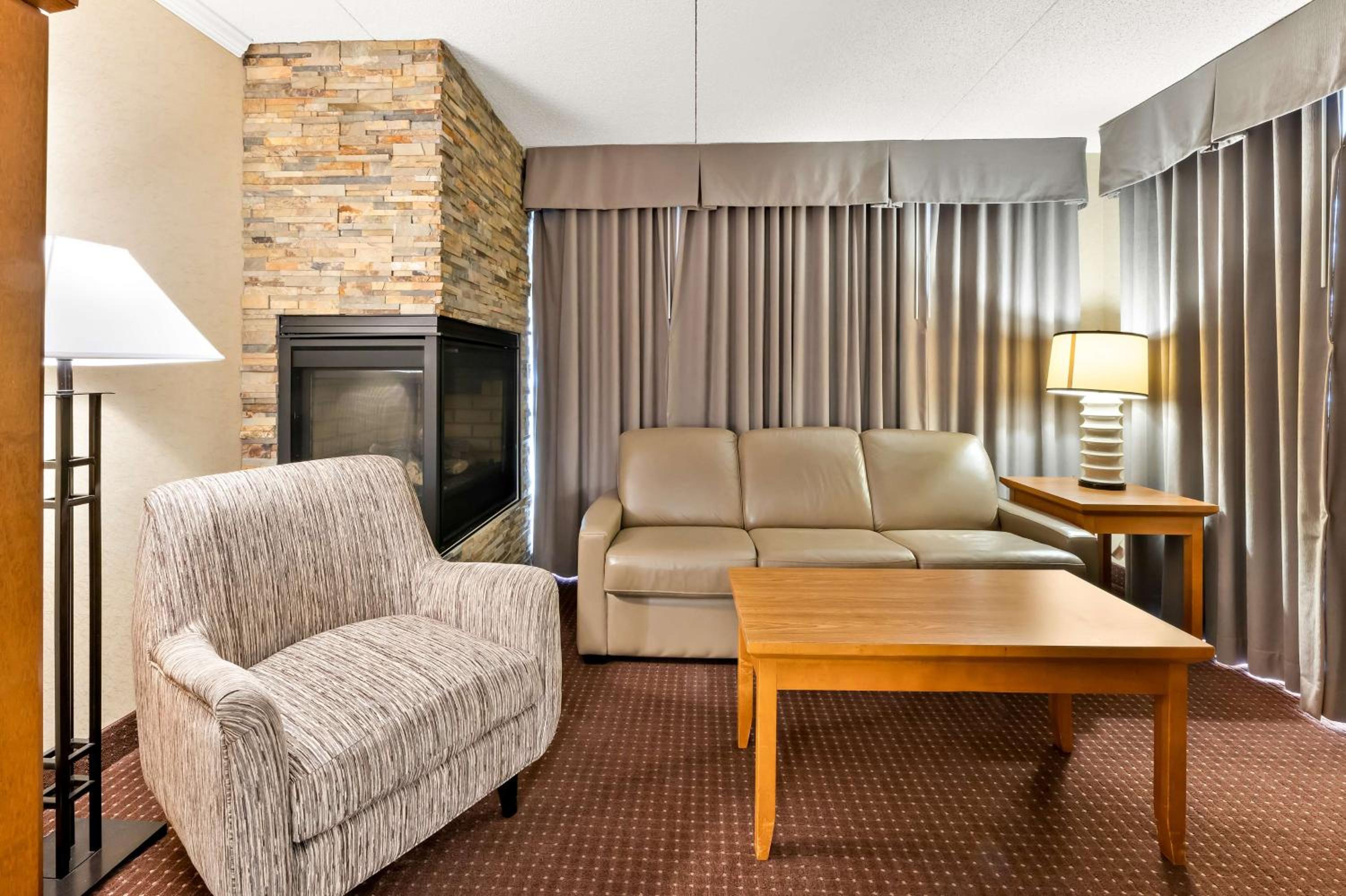 King Suite with Fireplace - Non-smoking