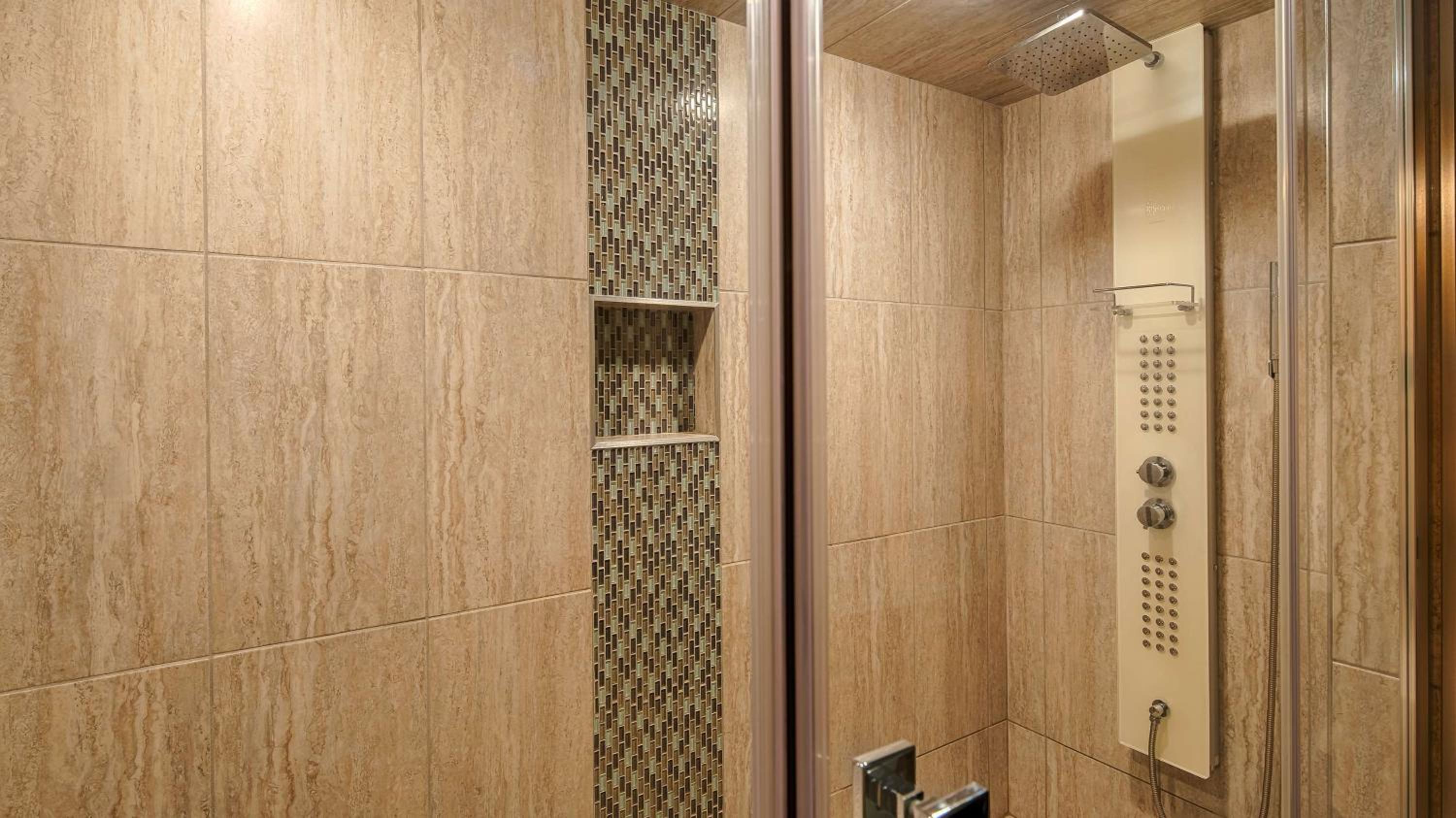 King Suite with Fireplace - Non-smoking