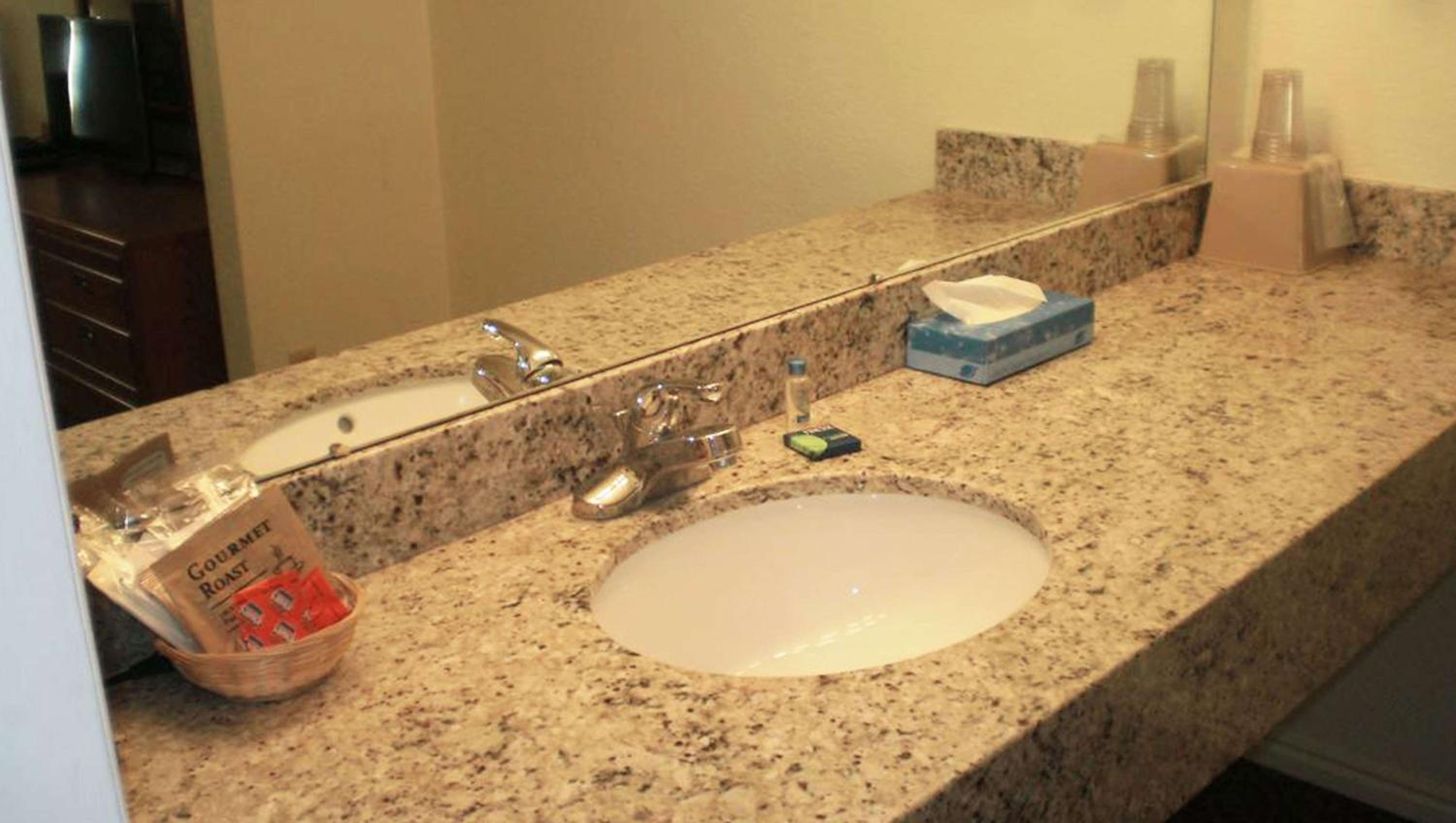 Queen Room - Non-Smoking