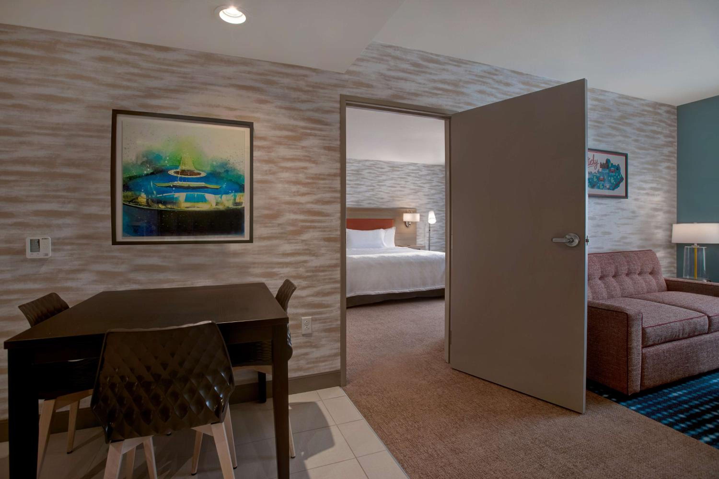 King Suite - Mobility Access/Non-Smoking