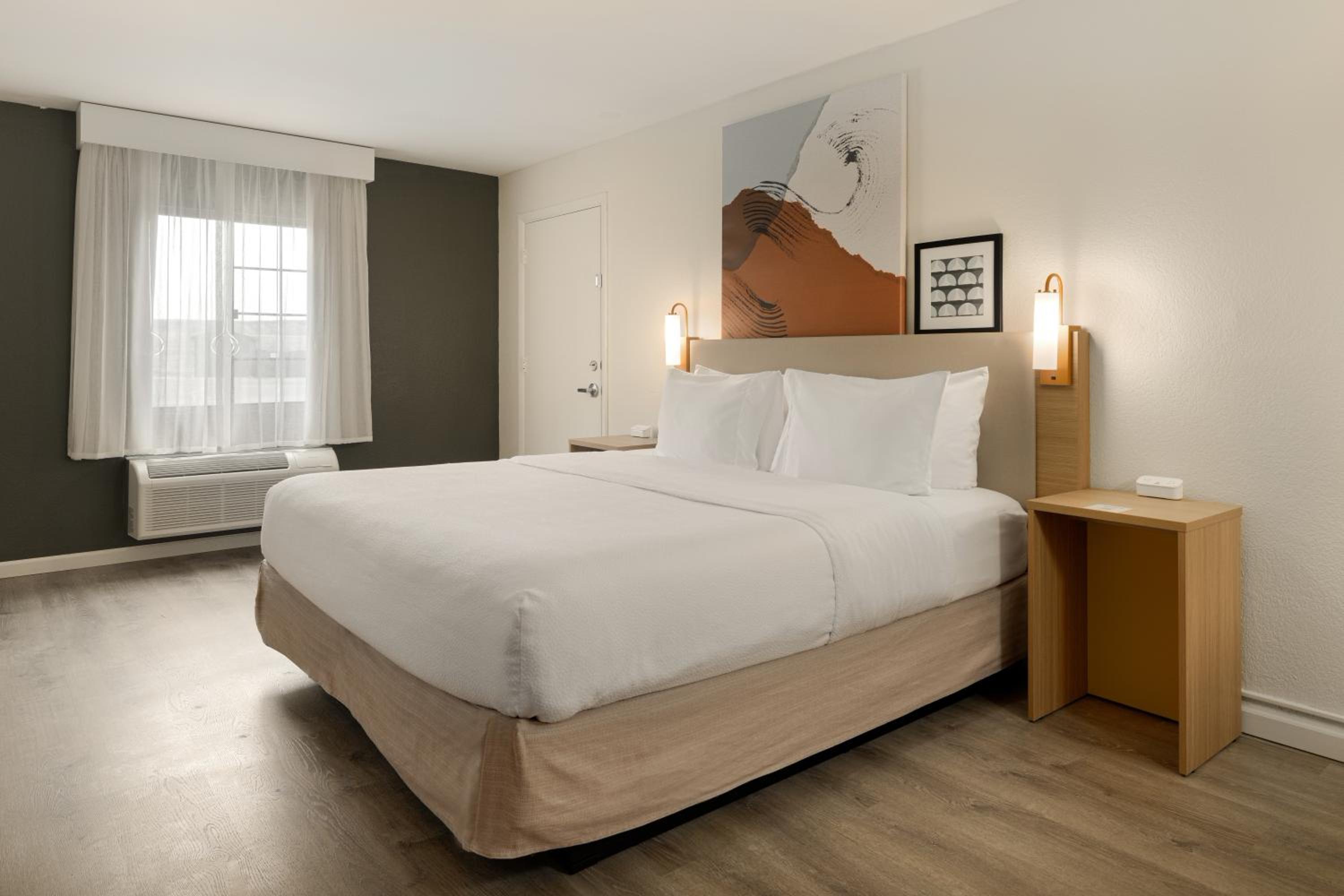 King Room with Bath Tub - Disability Access