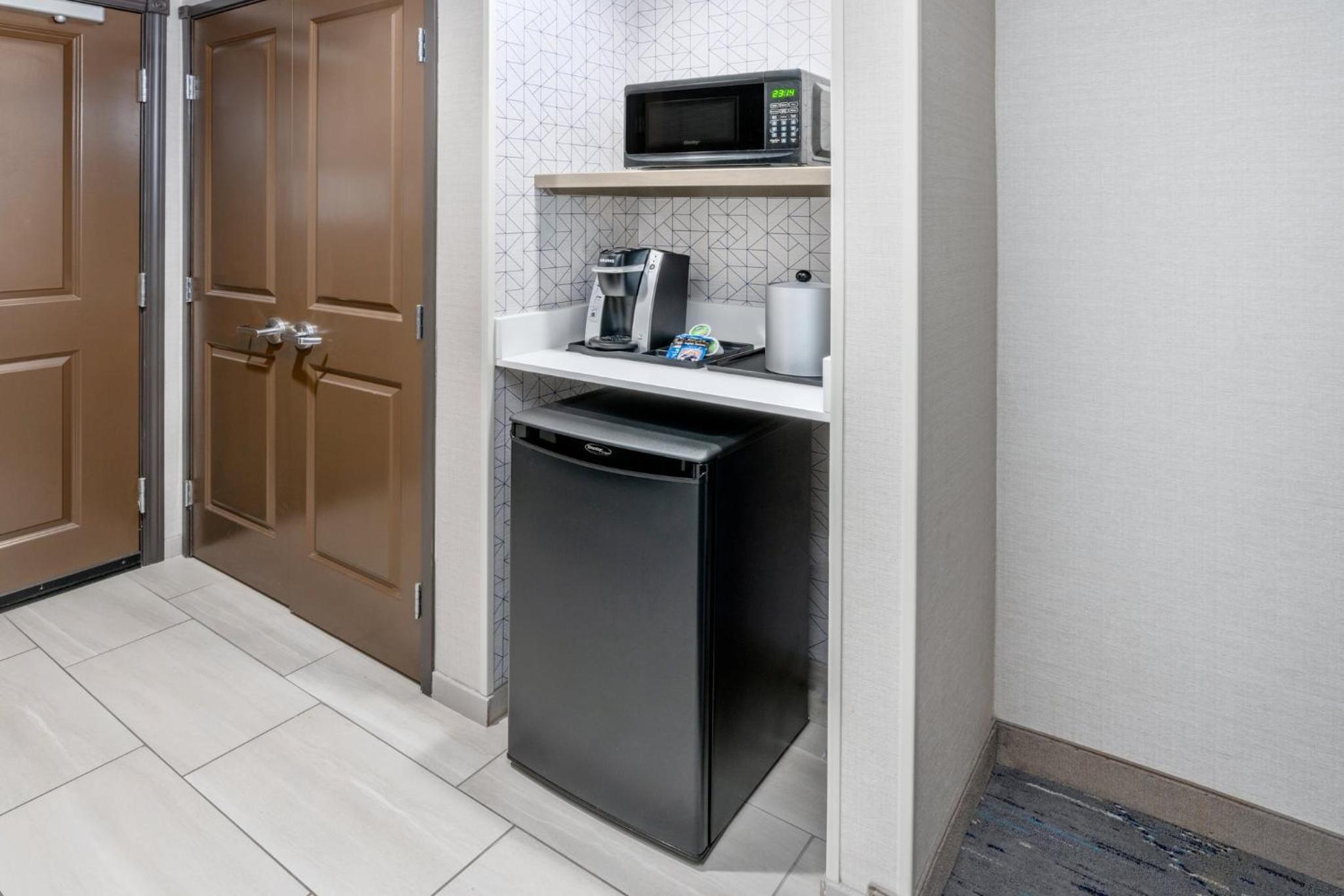Standard King Room - Communications Accessible