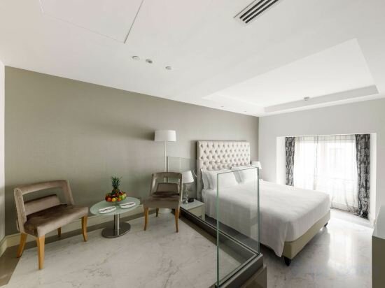 Junior King Suite