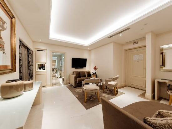 Junior King Suite