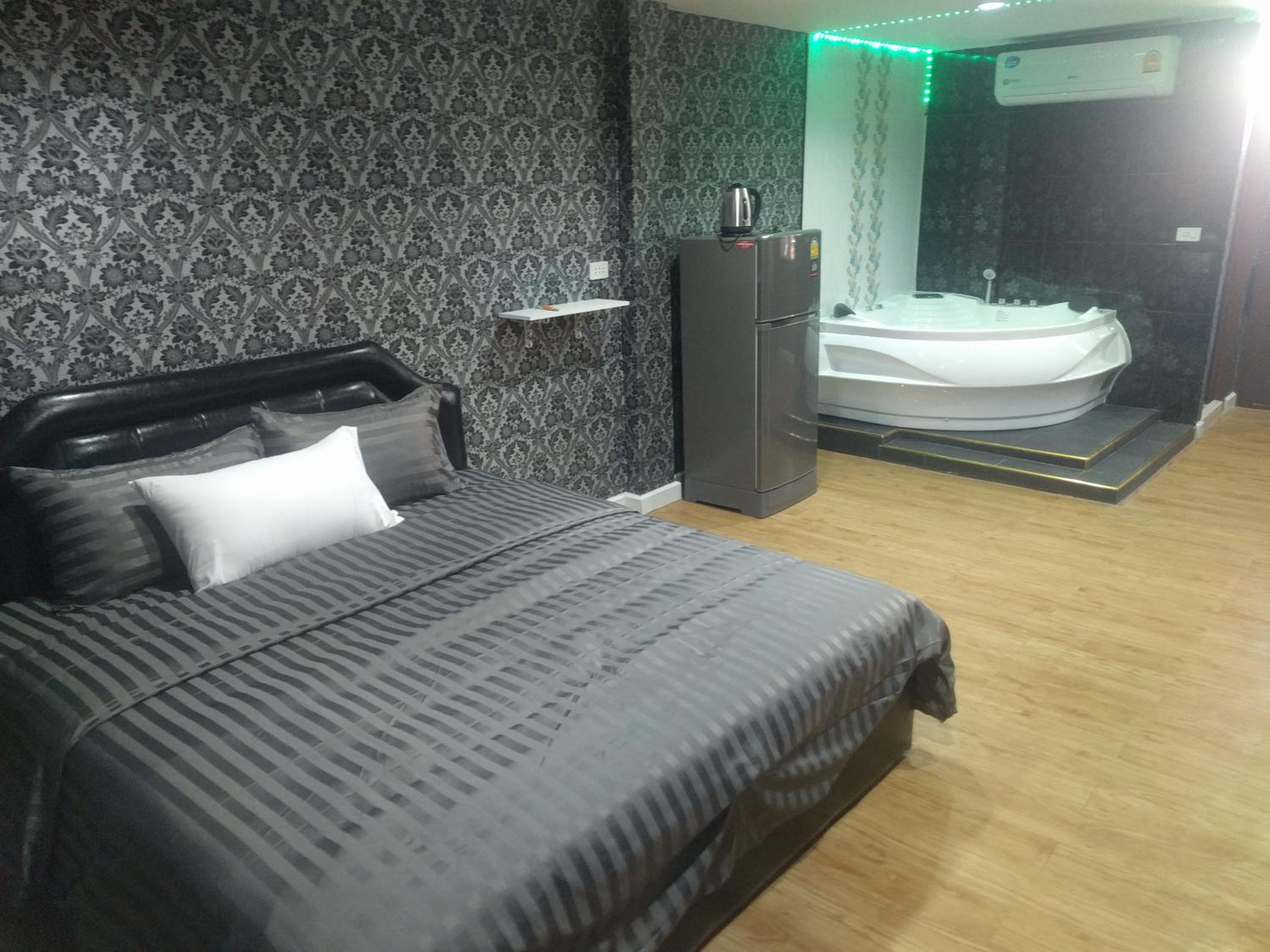 King Room with Spa Bath