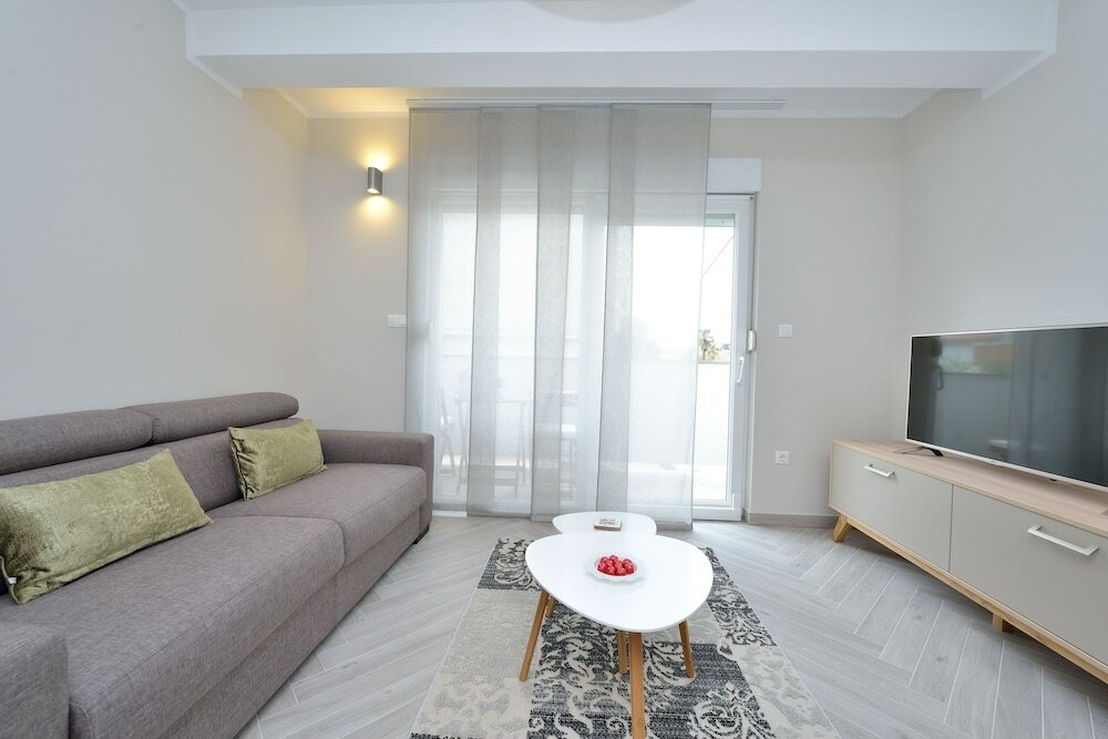 Deluxe Apartment, Balcony, Garden View