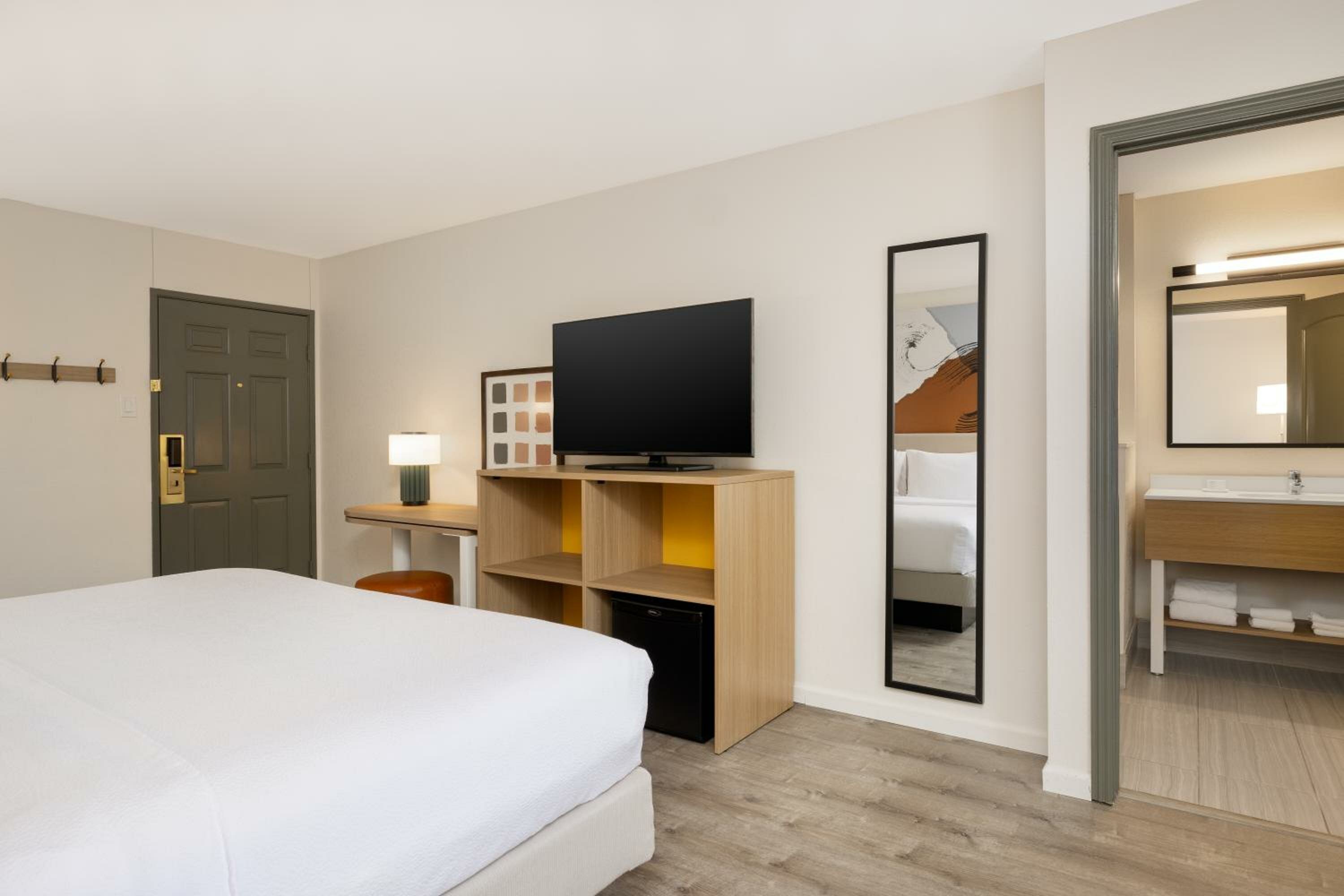 King Room with Roll-In Shower - Disability Access