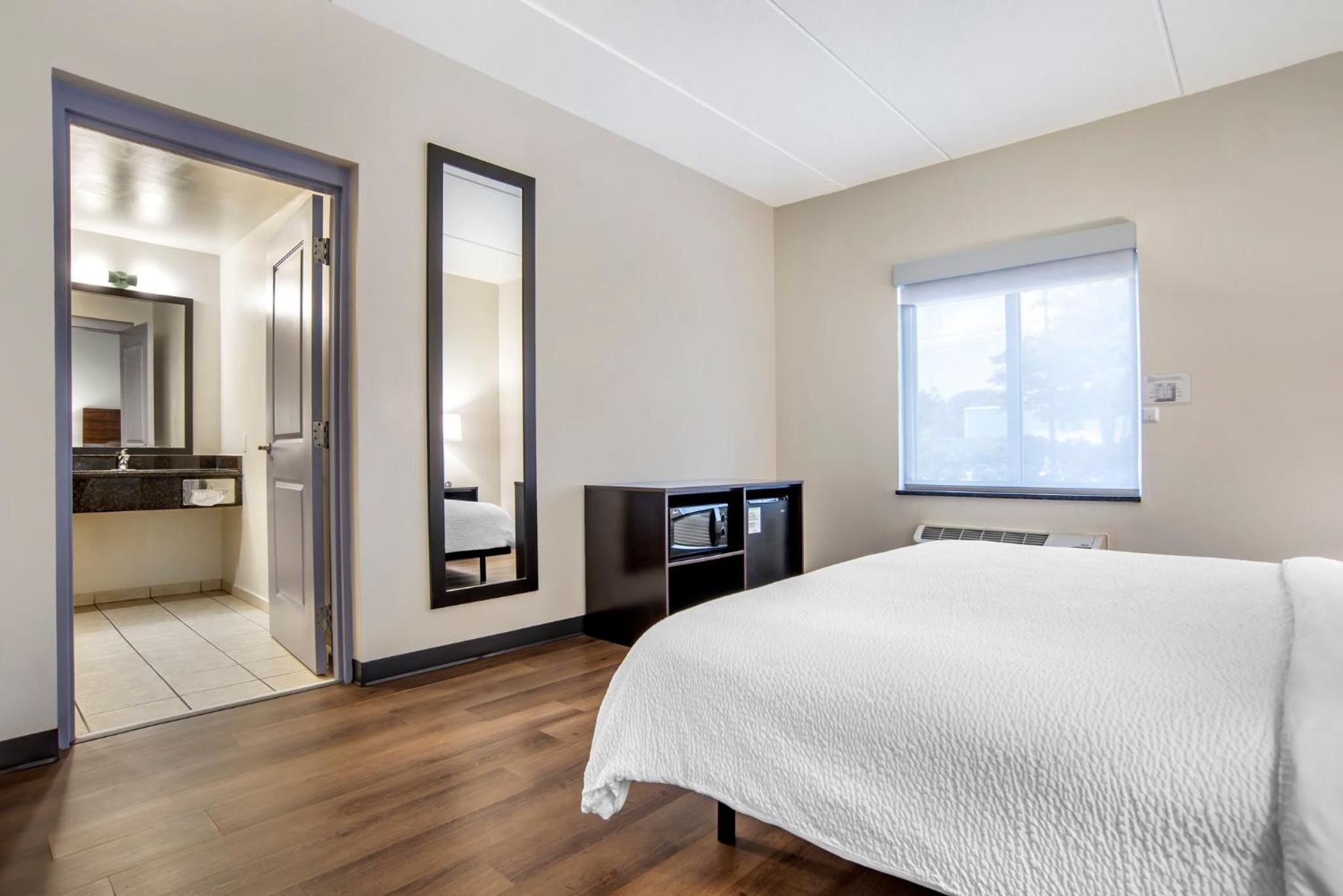 Standard King Room with Sofa Bed and Shower - Communications and Mobility Access/Pet Friendly