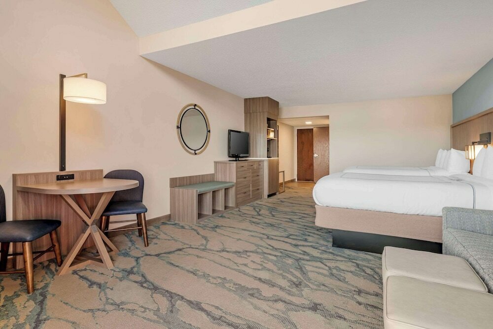 Suite, Multiple Beds, Accessible, Non Smoking