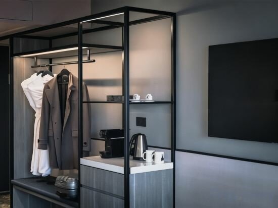 1 King Bed Deluxe Club Access