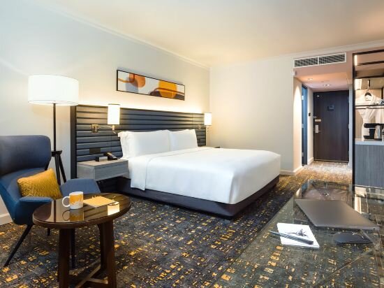 1 King Bed Deluxe Club Access