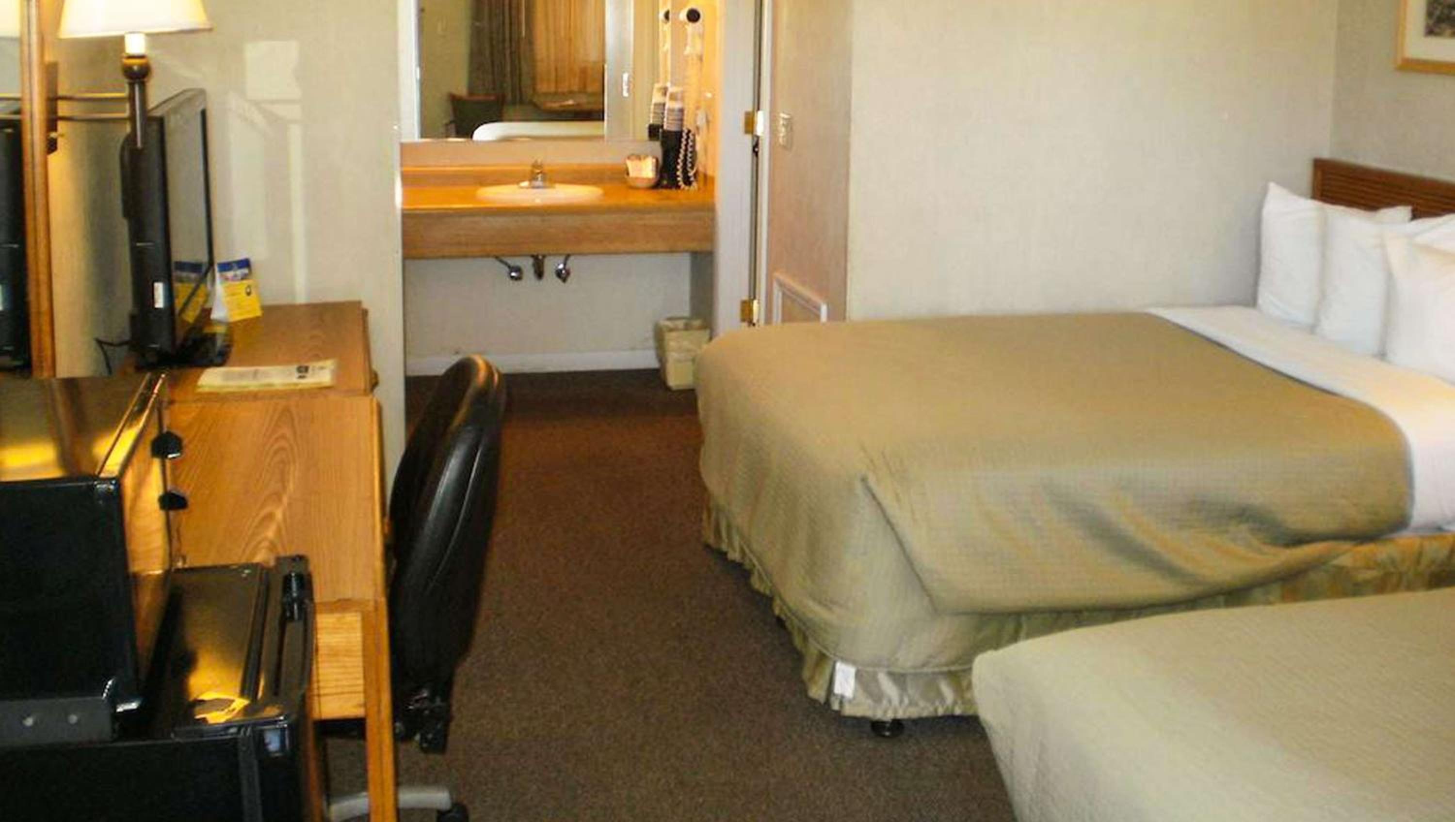 Double Room With Two Double Beds - Non-Smoking