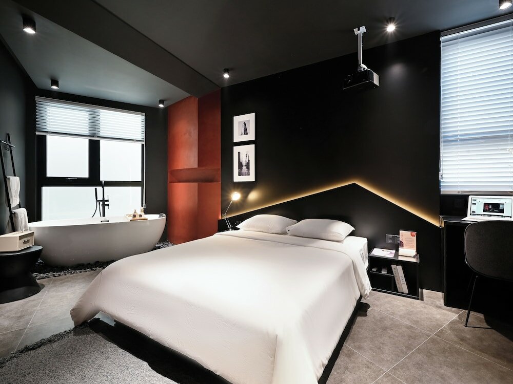 Kin Inspired 1 With Bathtub