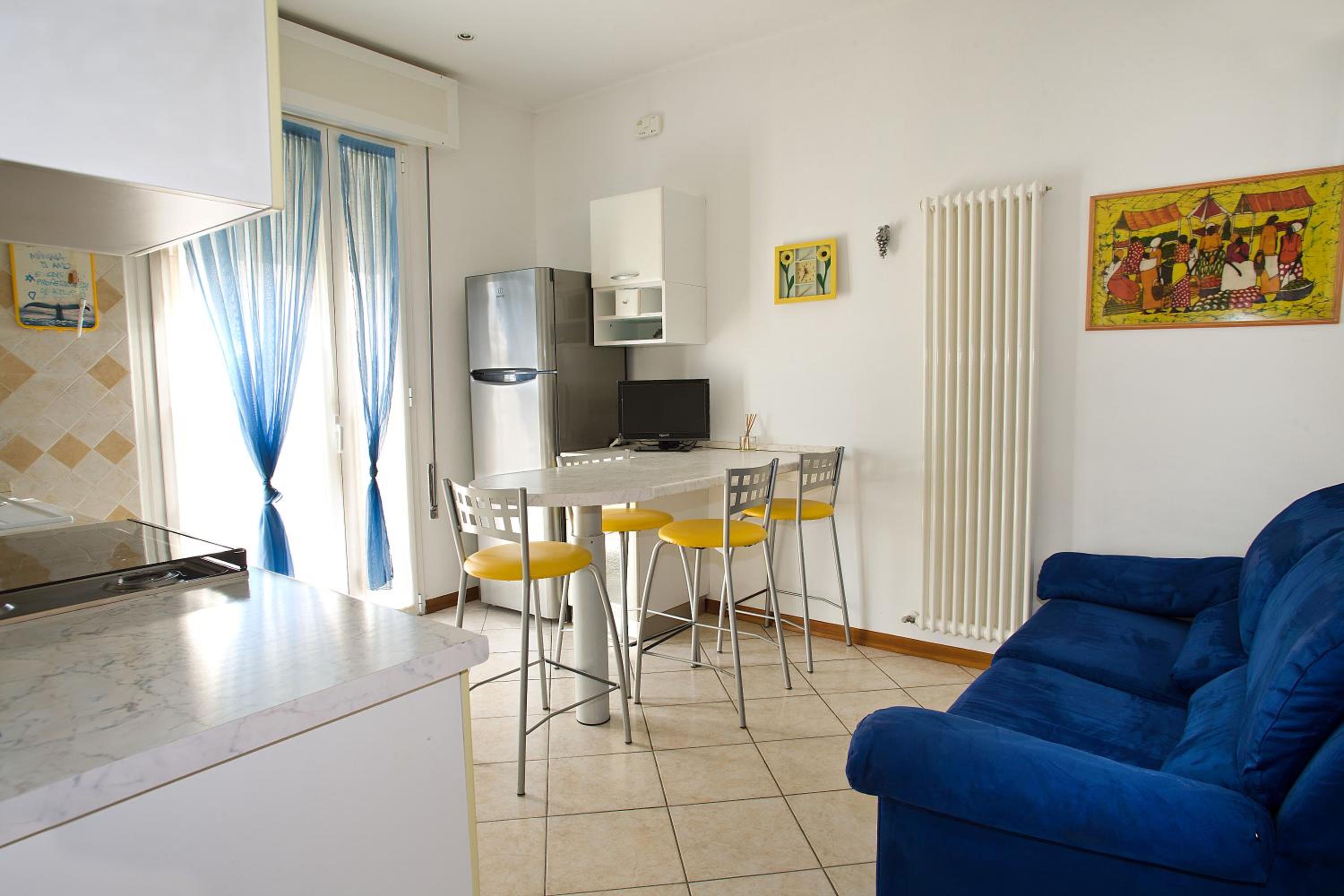 One-Bedroom Apartment - Yellow