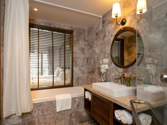 Premier Deluxe King Room