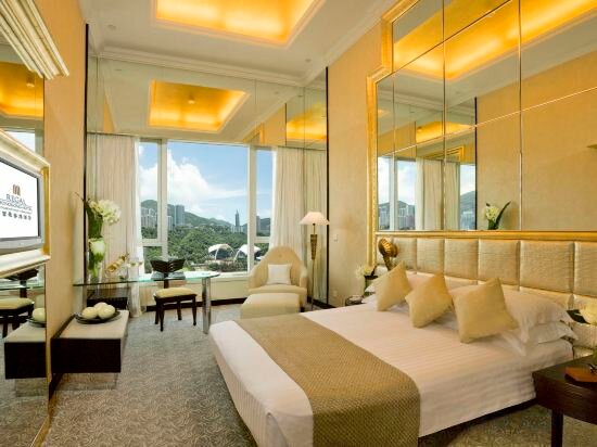 Executive Club Superior Room