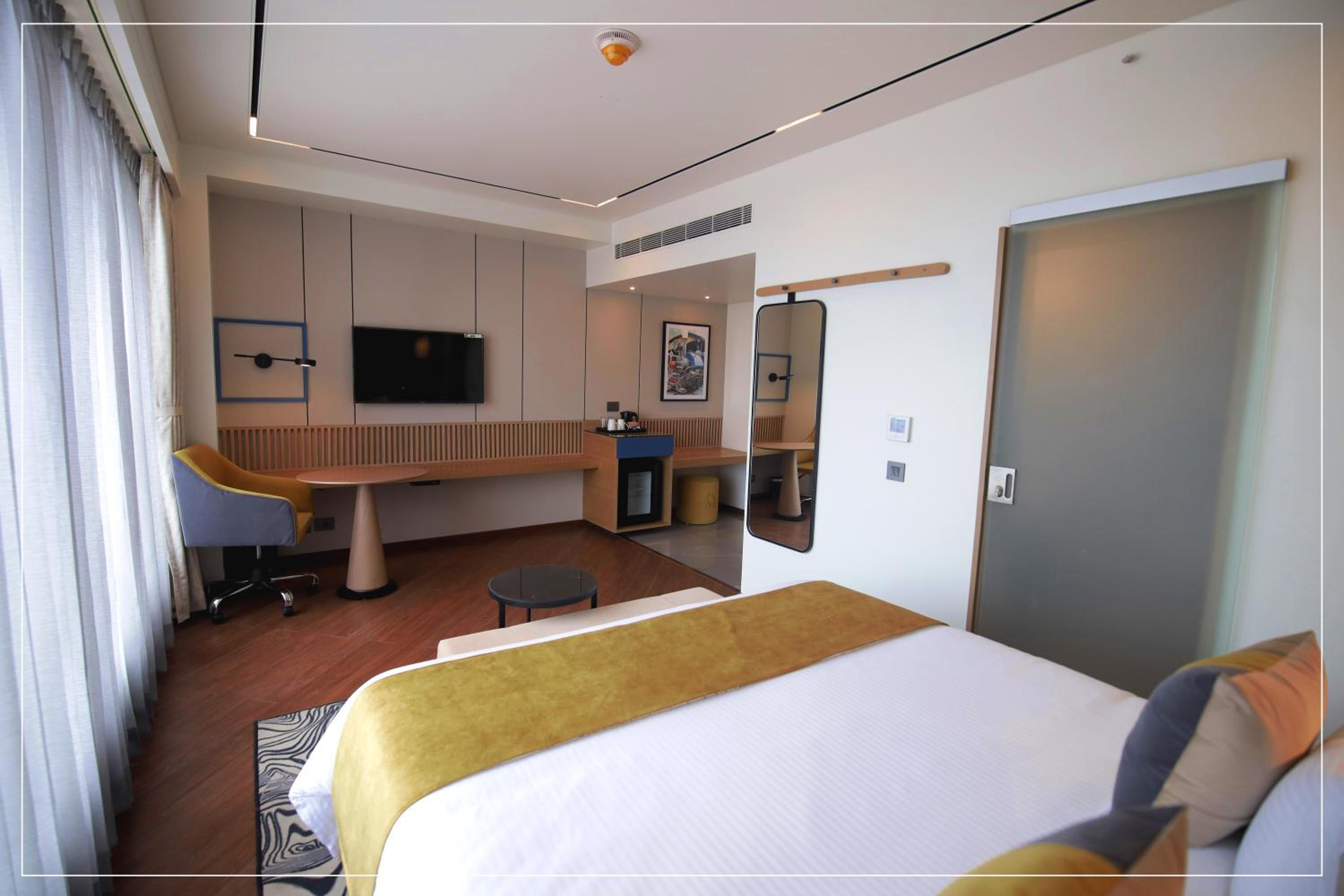 Deluxe Queen Room - Non-Smoking