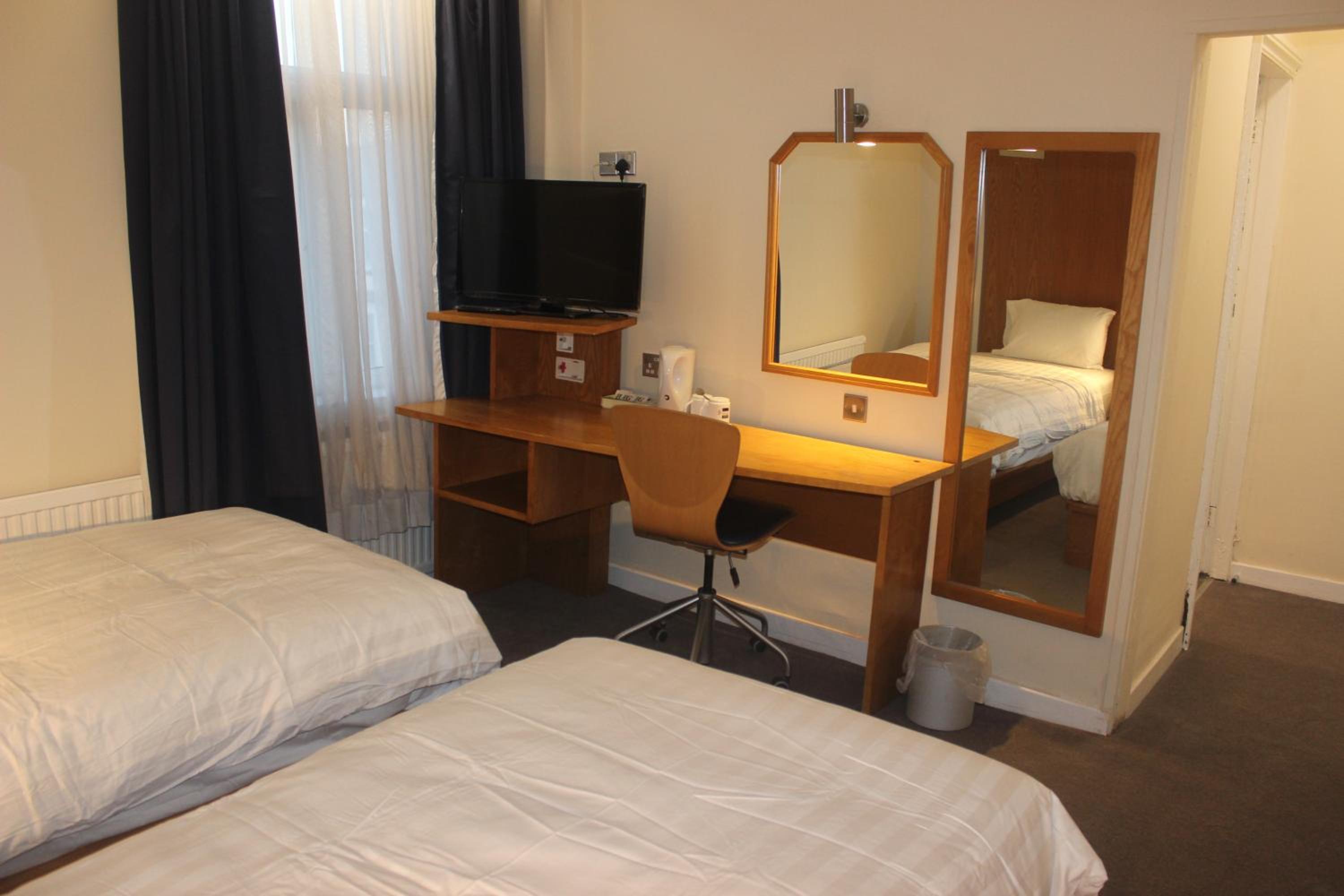 Twin Room with Private Bathroom