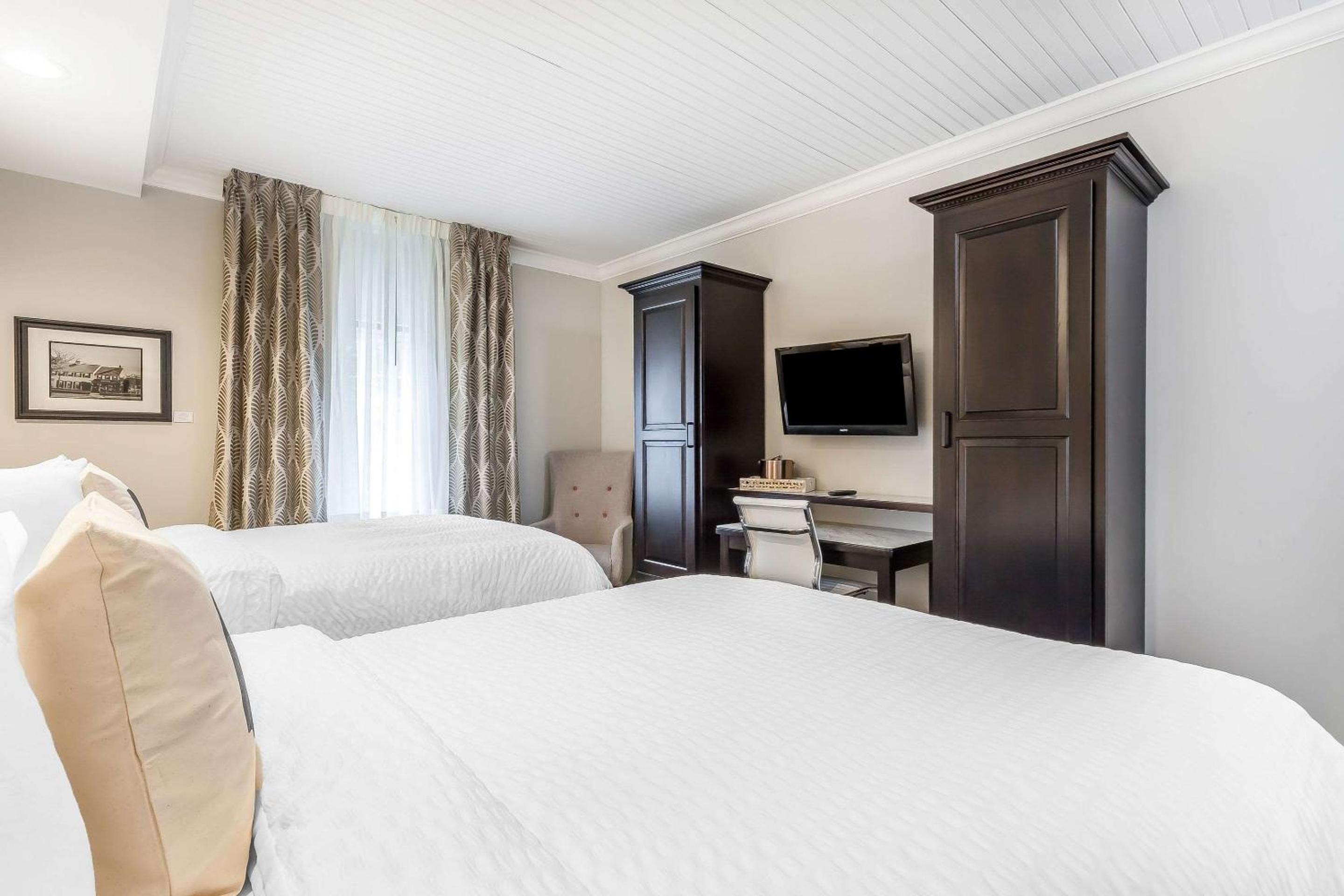 Deluxe Queen Room with Two Queen Beds