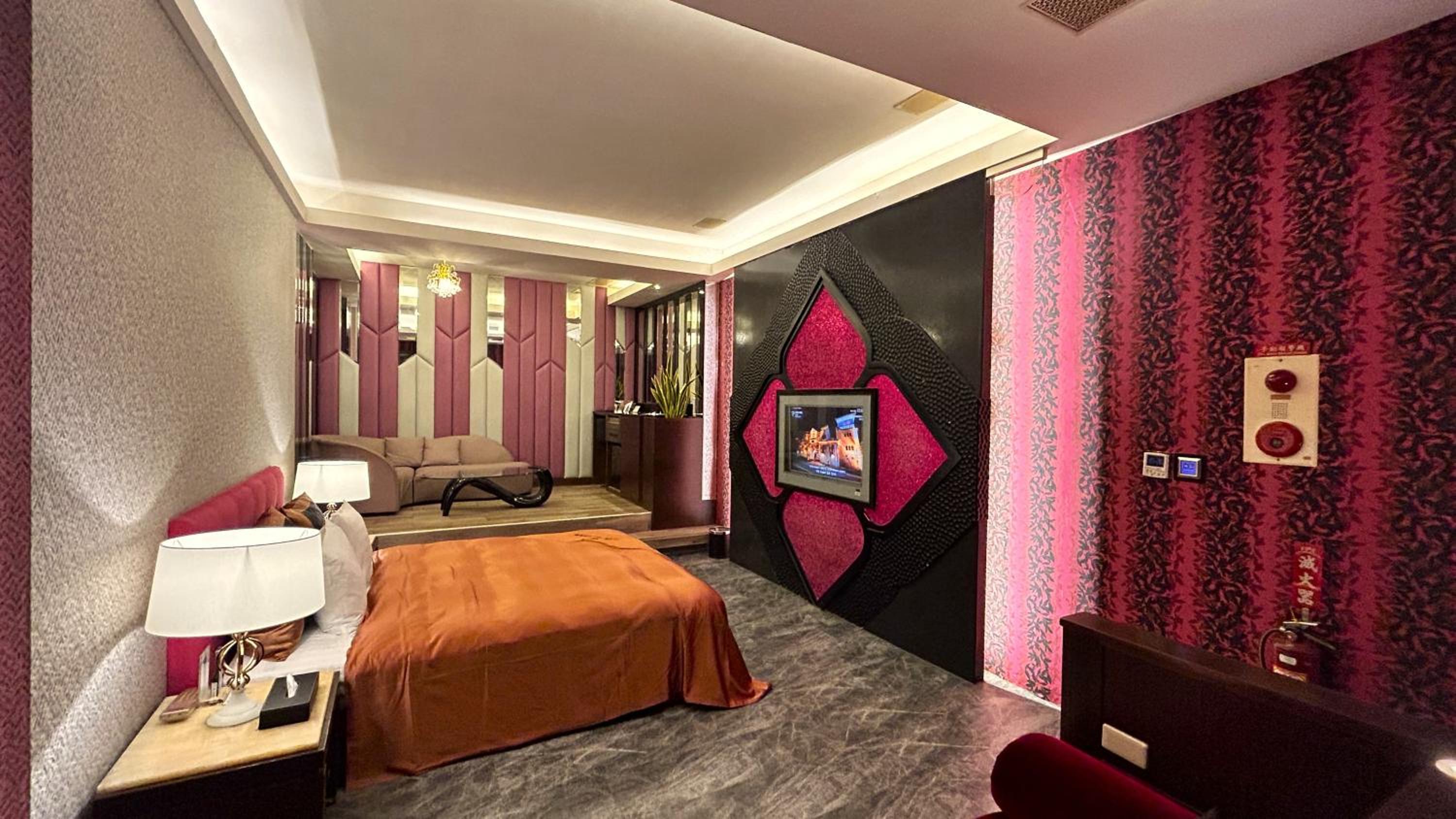 Deluxe Room (Check-in after 22:00)