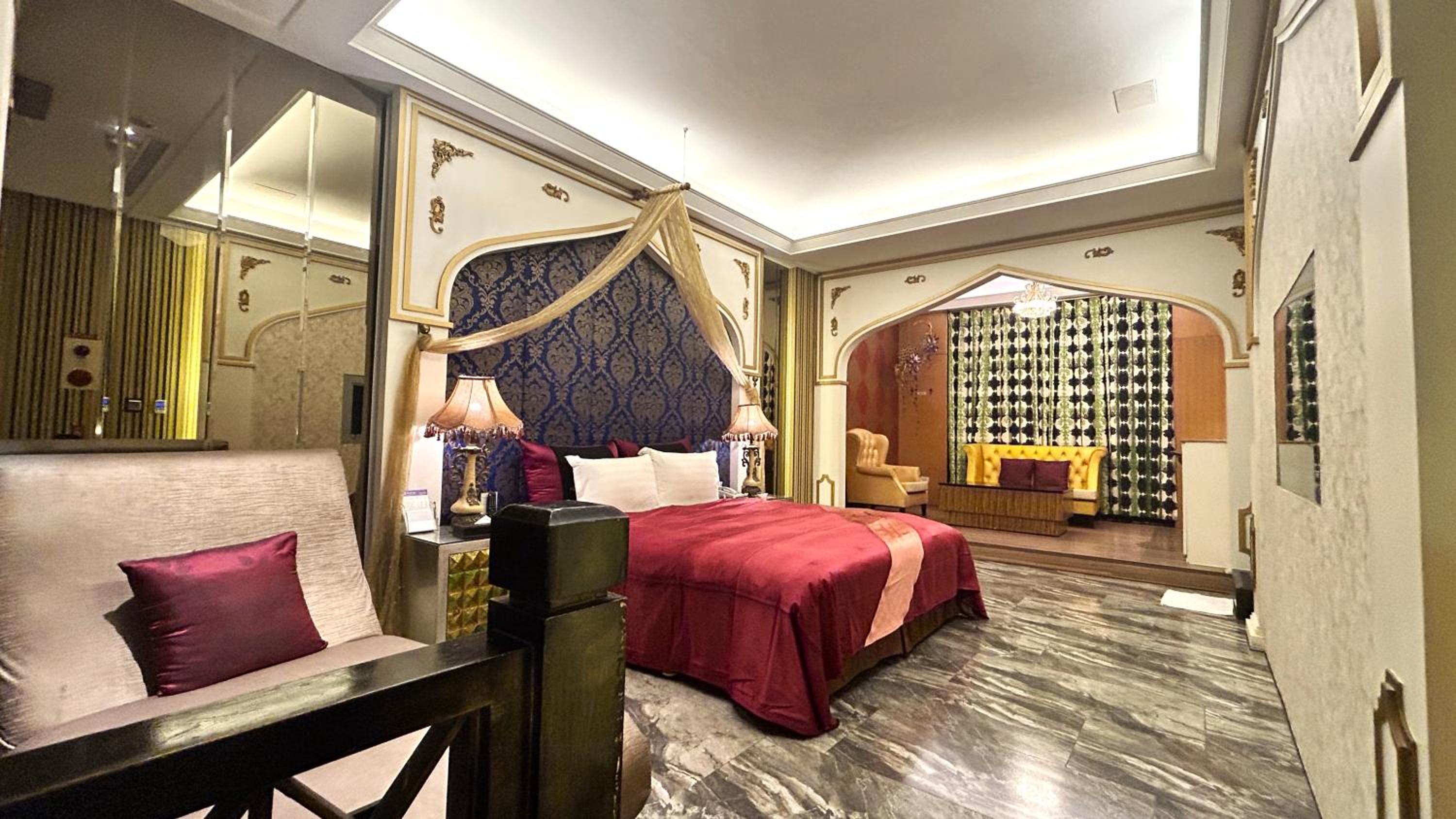 Deluxe Room (Check-in after 22:00)