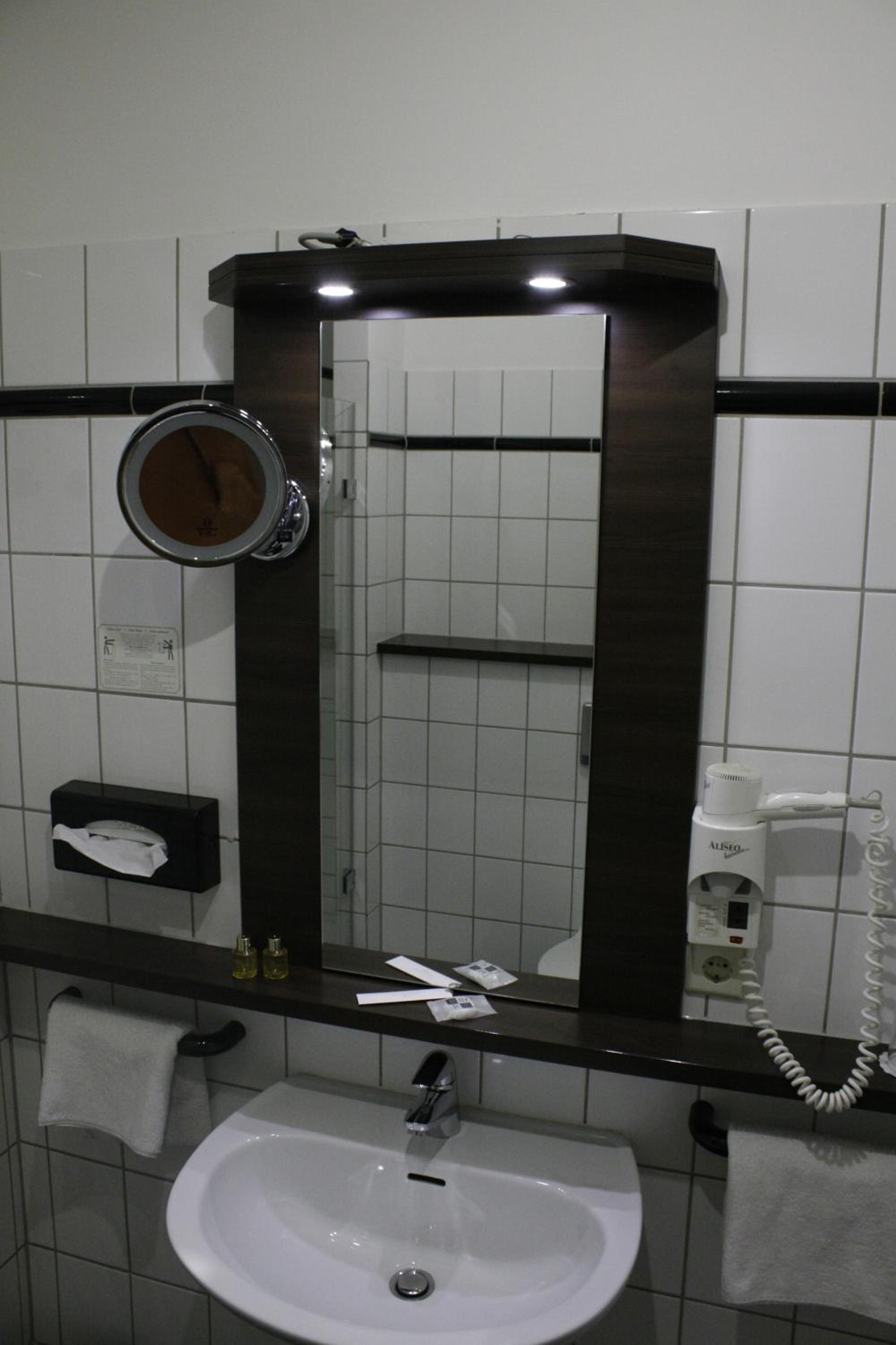 Family Room (3 Adults)