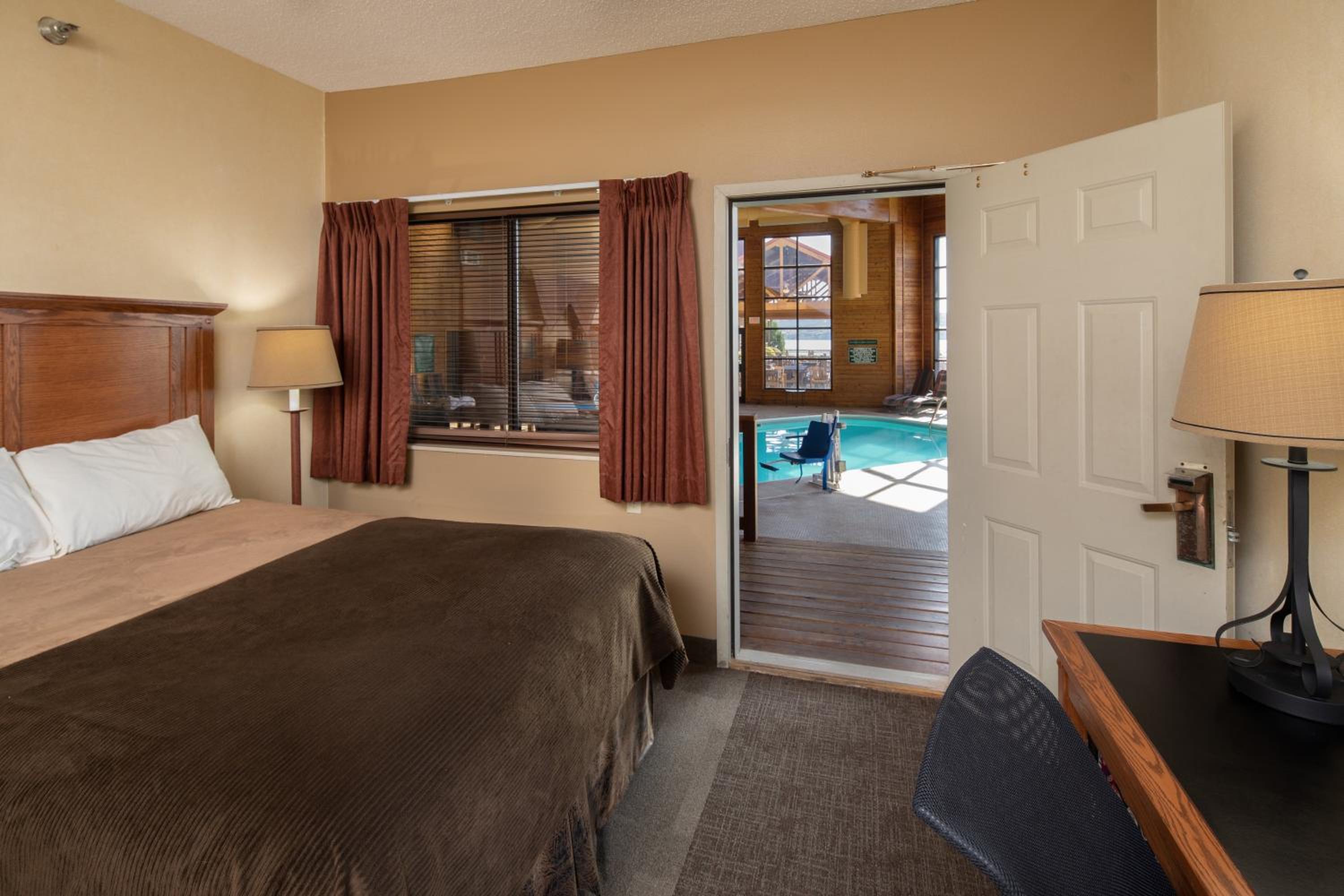 Queen Room with Two Queen Beds - Pool View